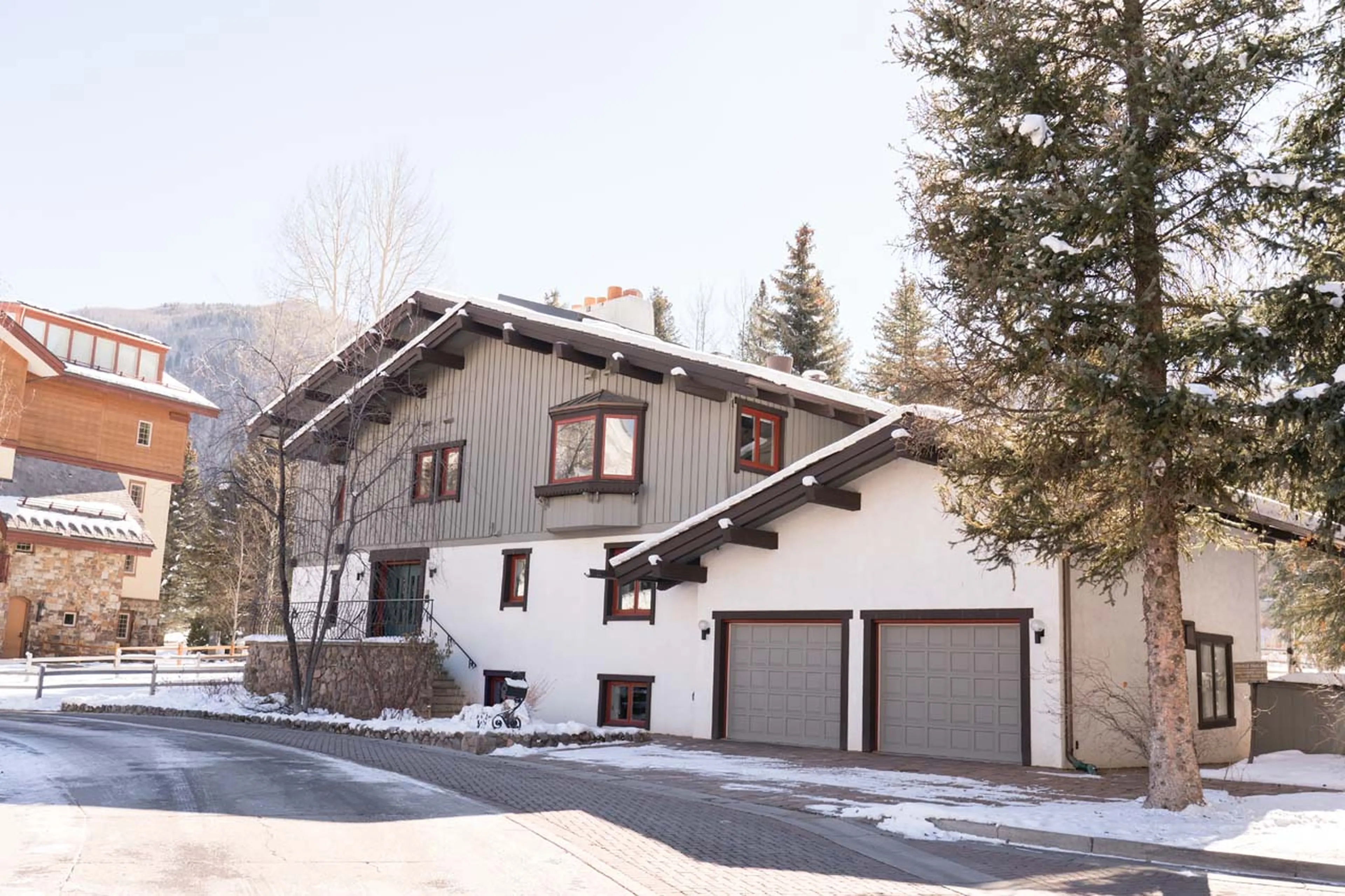 Front view of Avanti Chalet in Vail