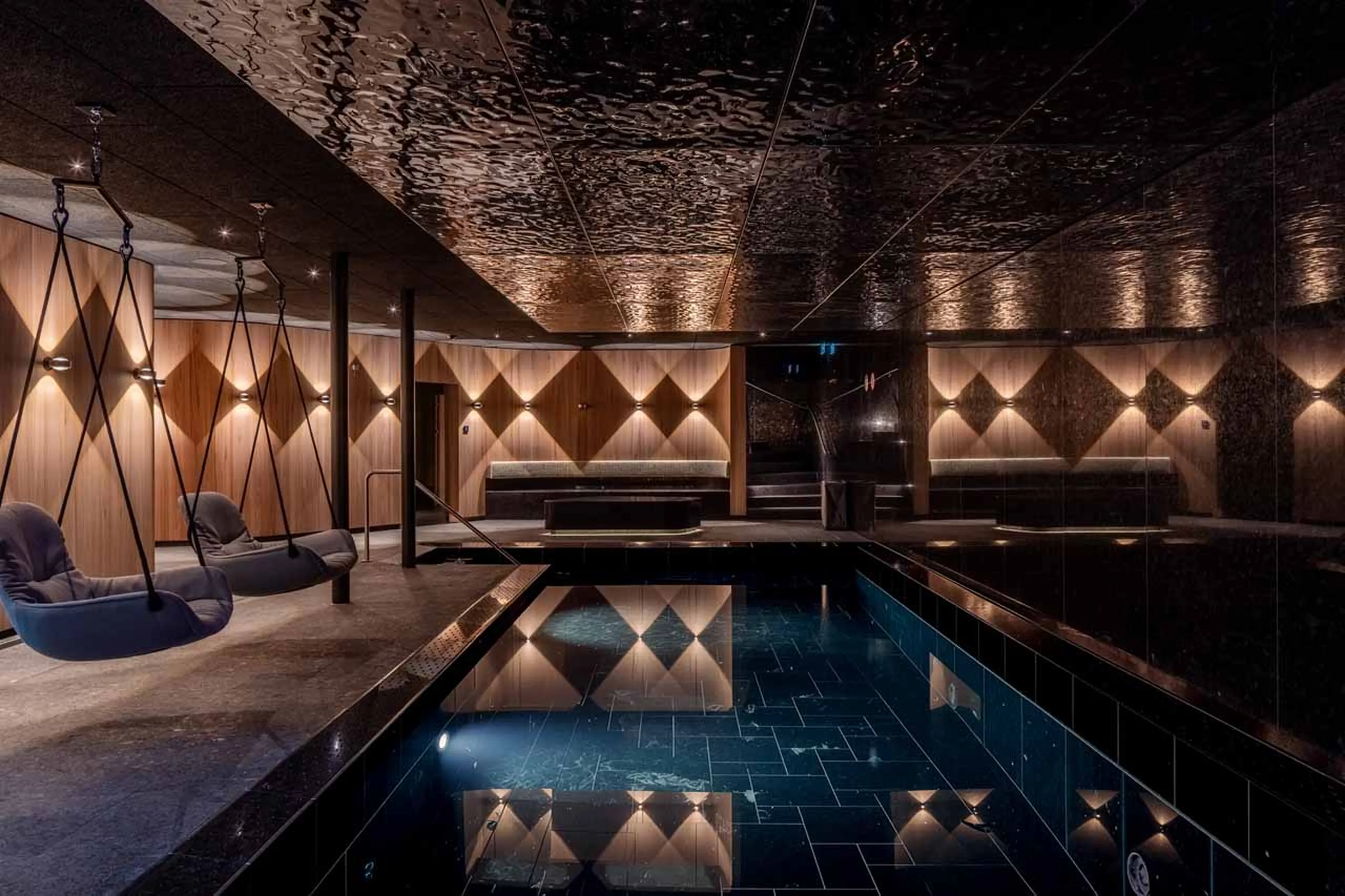 Pool seats in shared spa at Balegia Apartment 3 in Lech