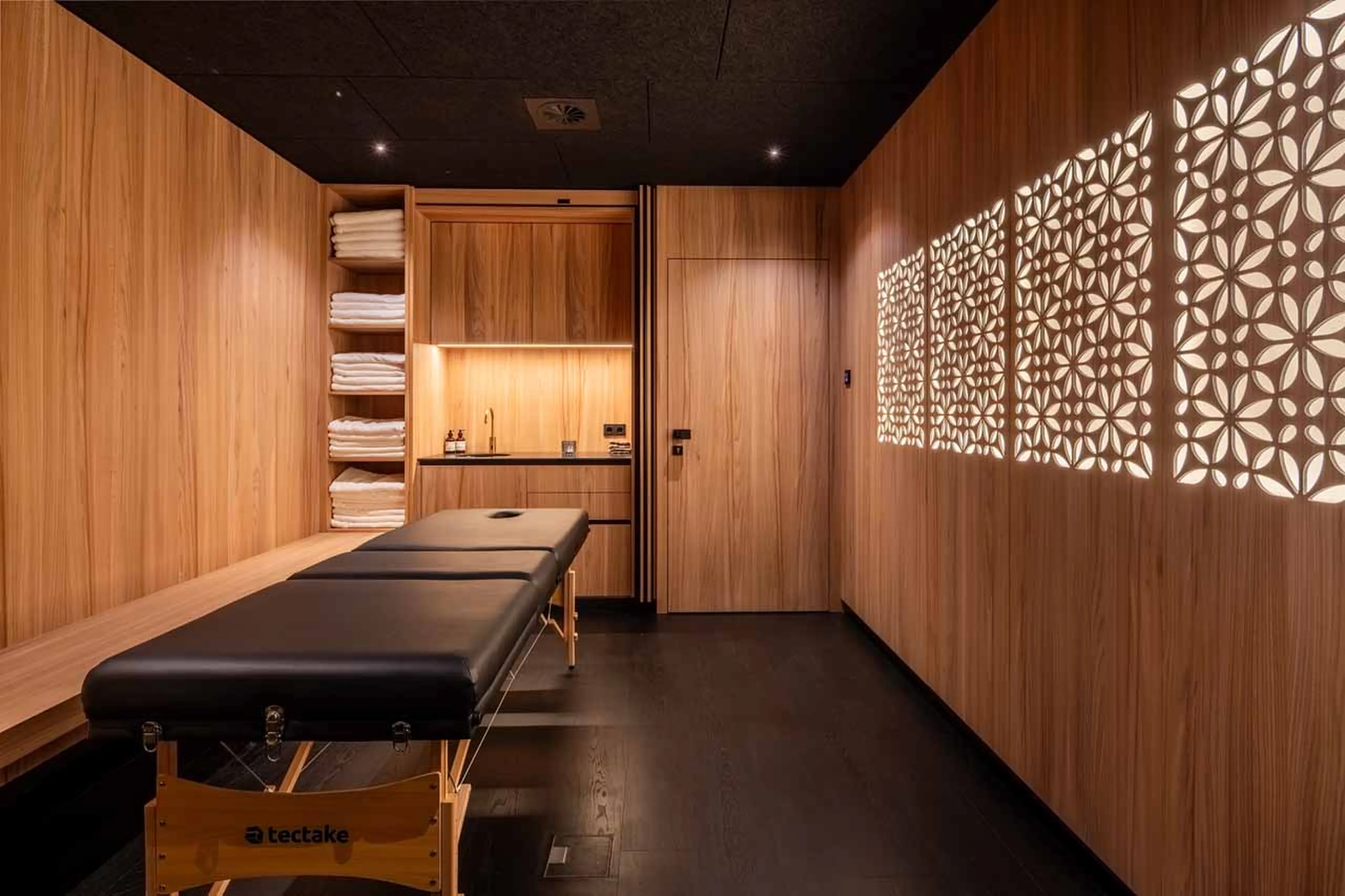 Massage room in shared spa at Balegia Apartment 3 in Lech