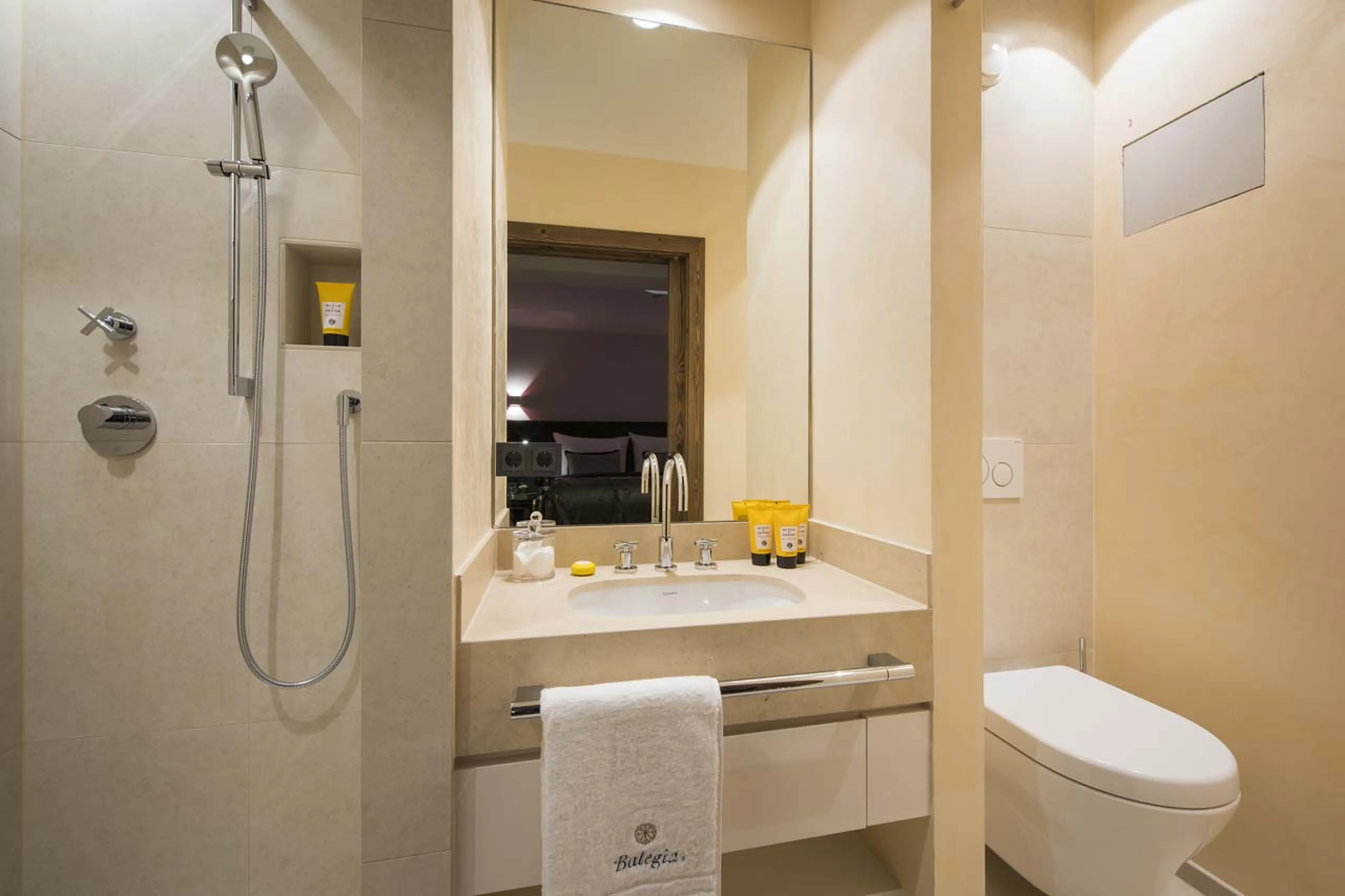 Bathroom four at Balegia Apartment 4 in Lech