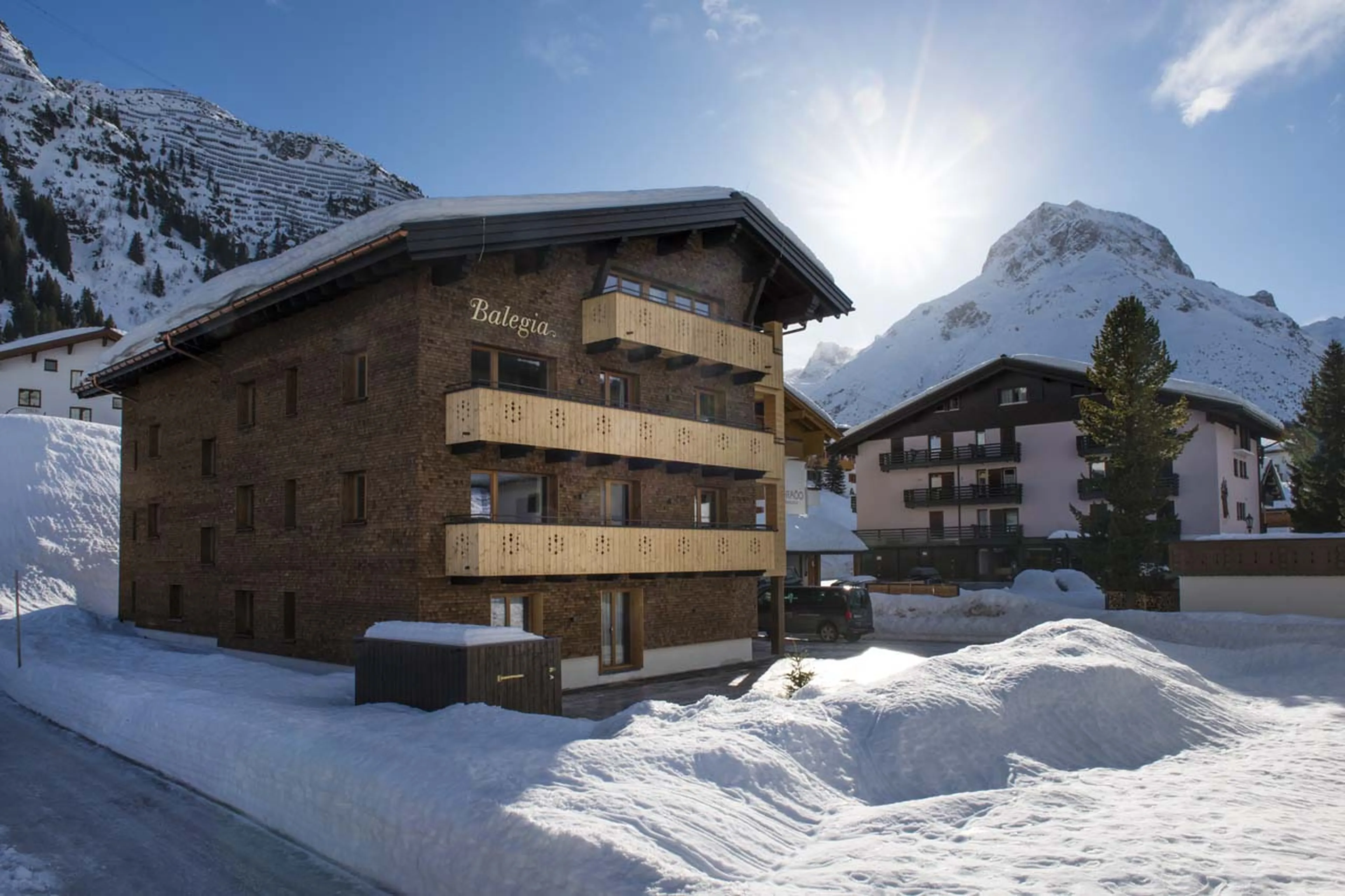 Balegia Apartment 4 in Lech is surrounded by mountains