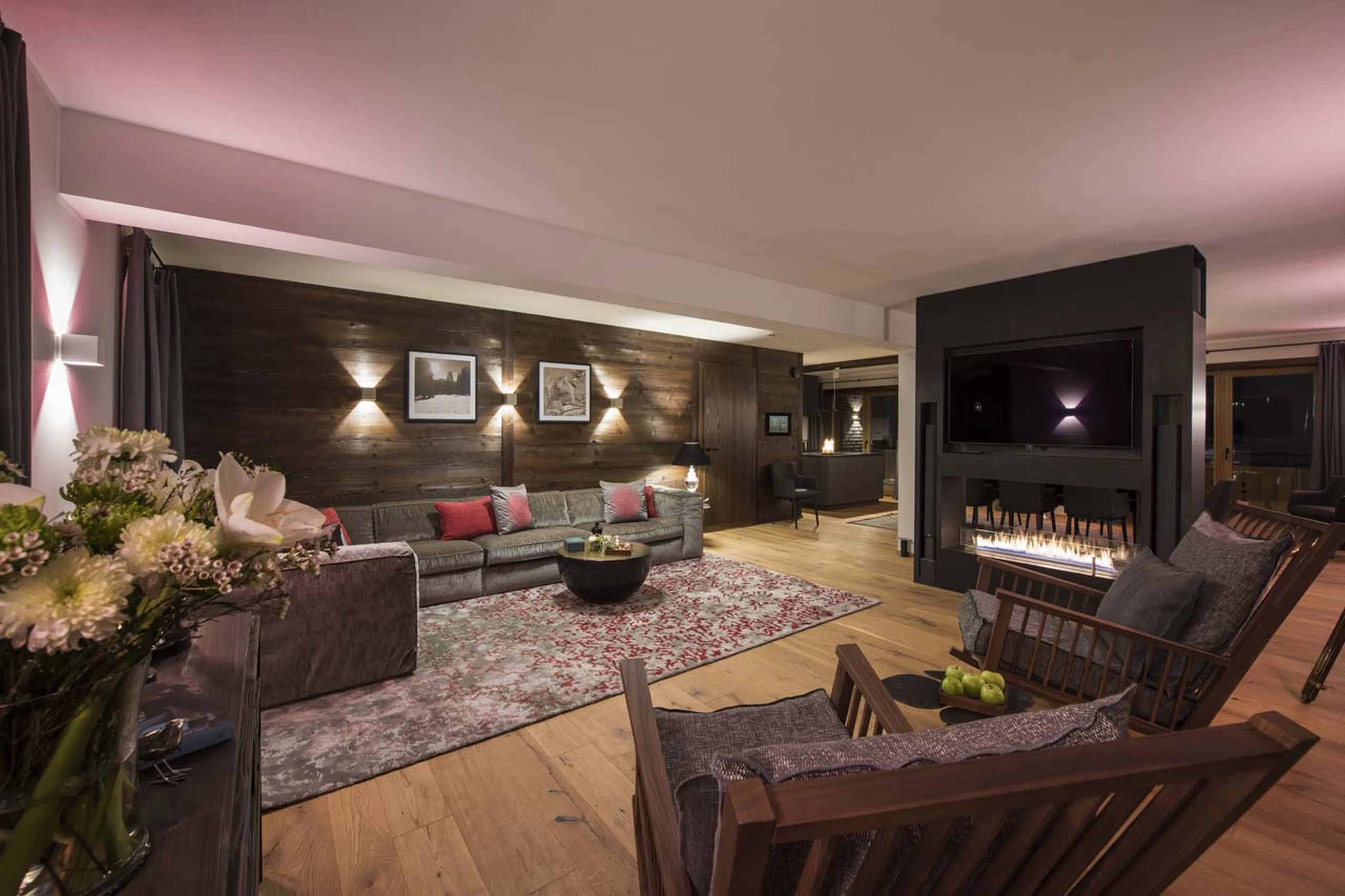 TV and fireplace in Exterior of Balegia Apartment 4 in Lech