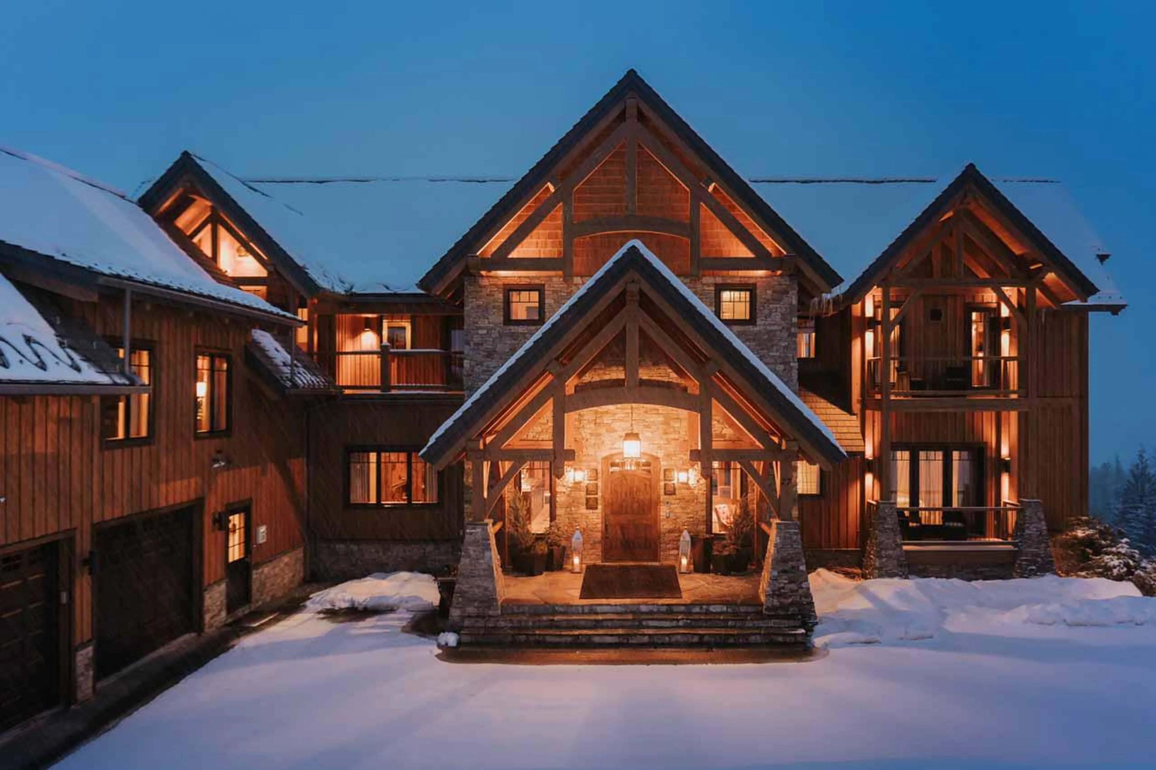 Exterior of Bighorn in Revelstoke