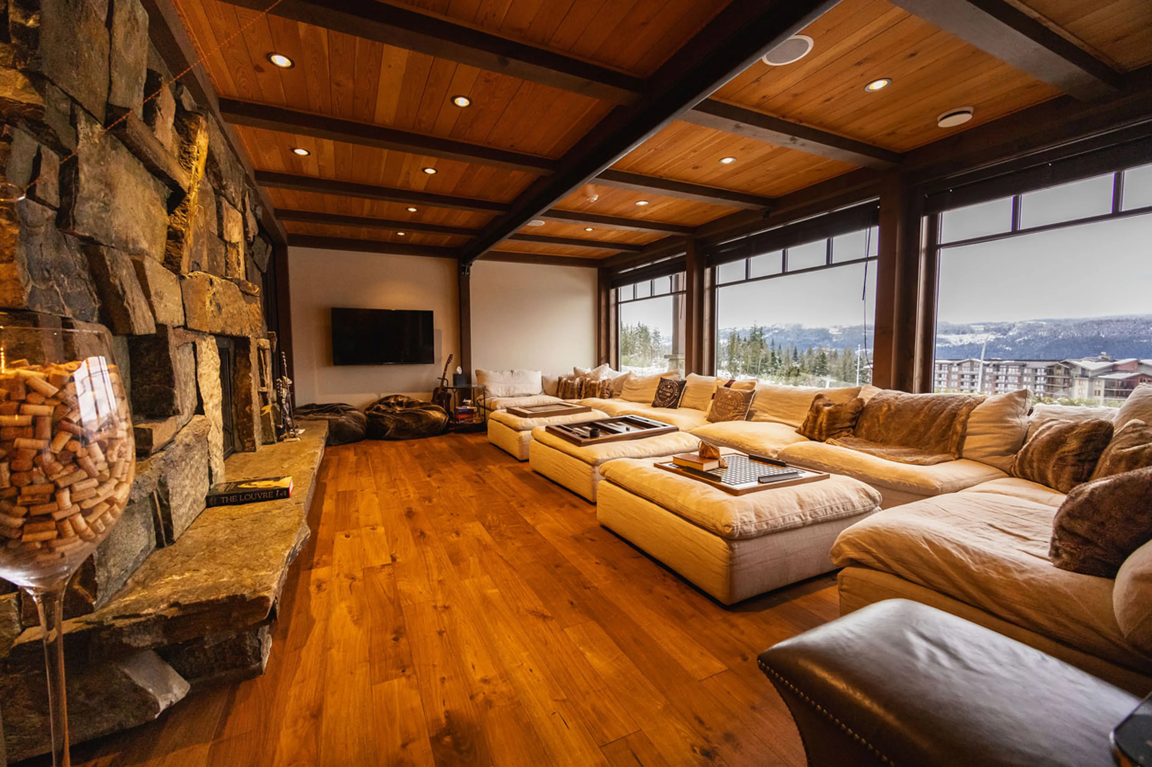 Entertainment lounge at Bison Lodge in Revelstoke