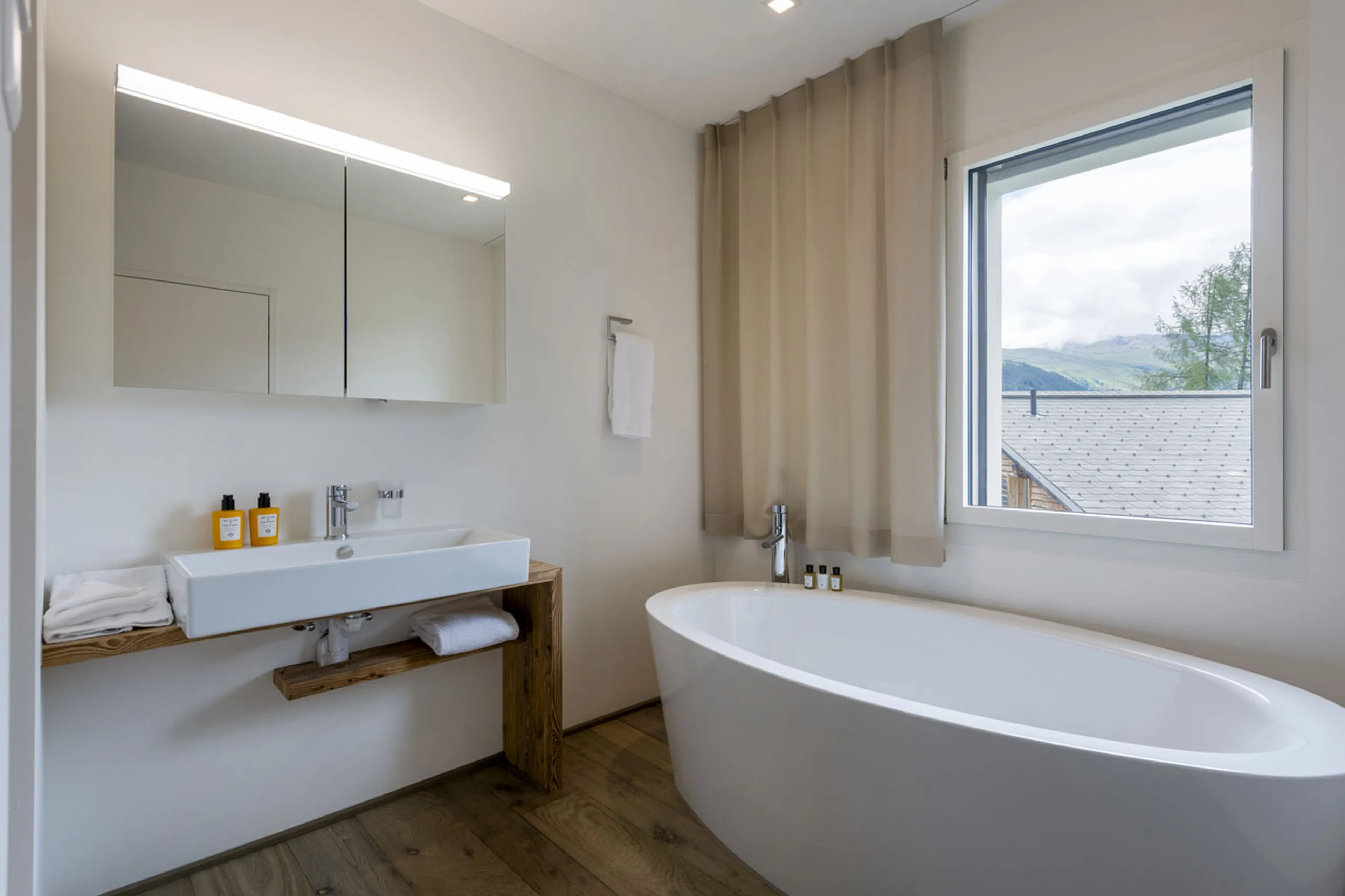 Master bathroom at Buelenhorn in Bortji Estate in Davos