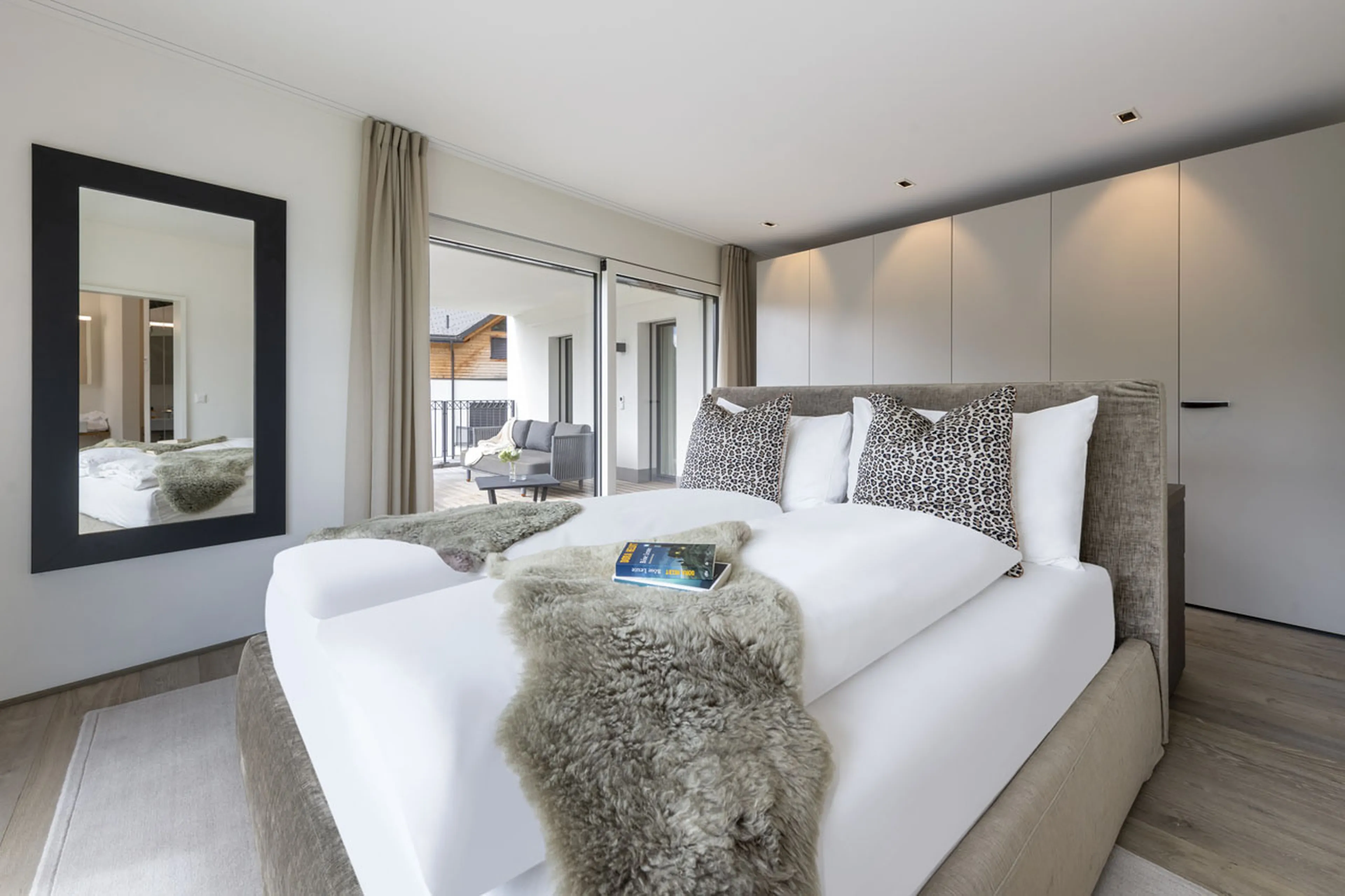 Double bed at Buelenhorn in Bortji Estate in Davos