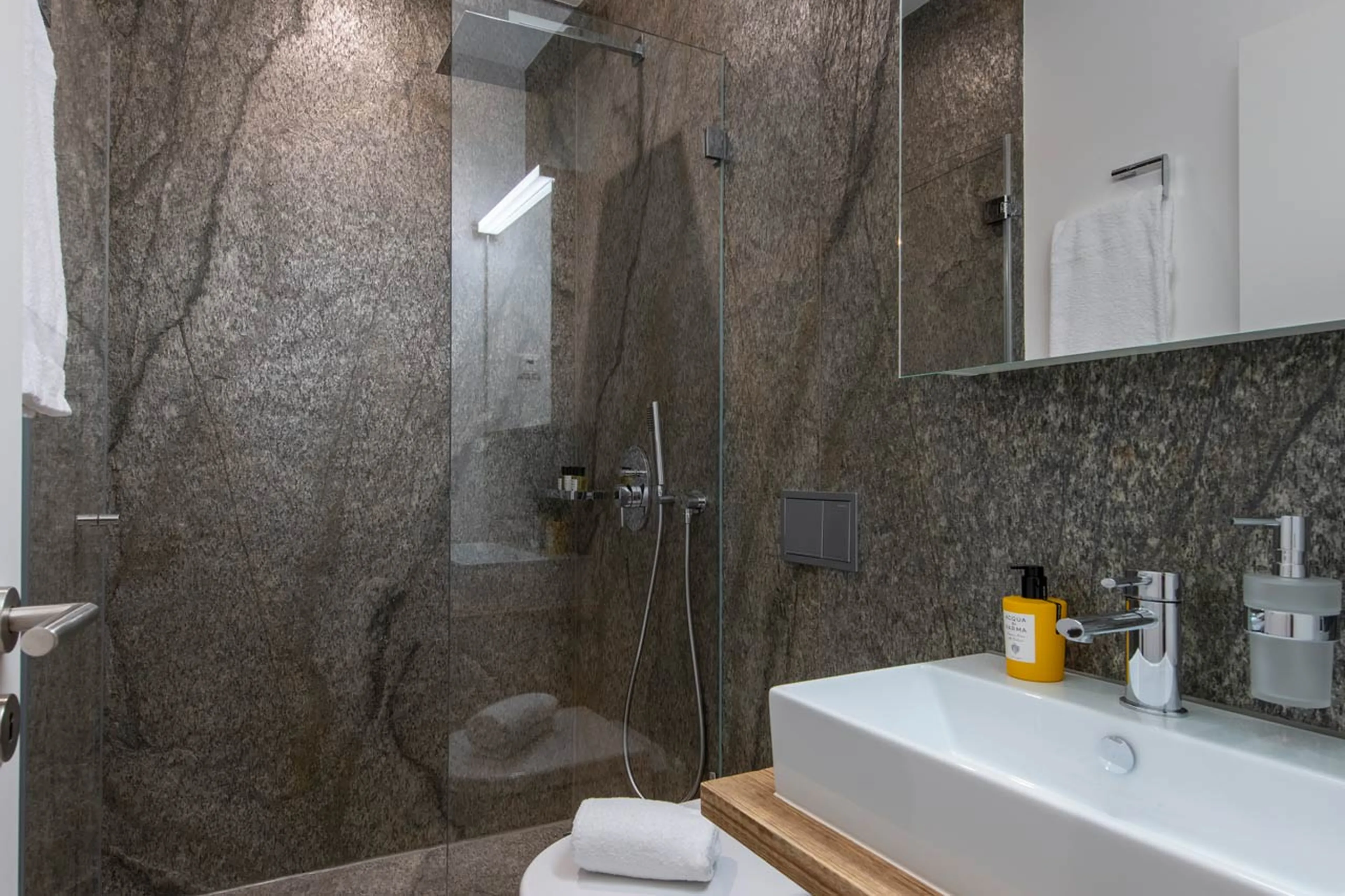 Shared bathroom at Seehorn in Bortji Estate in Davos