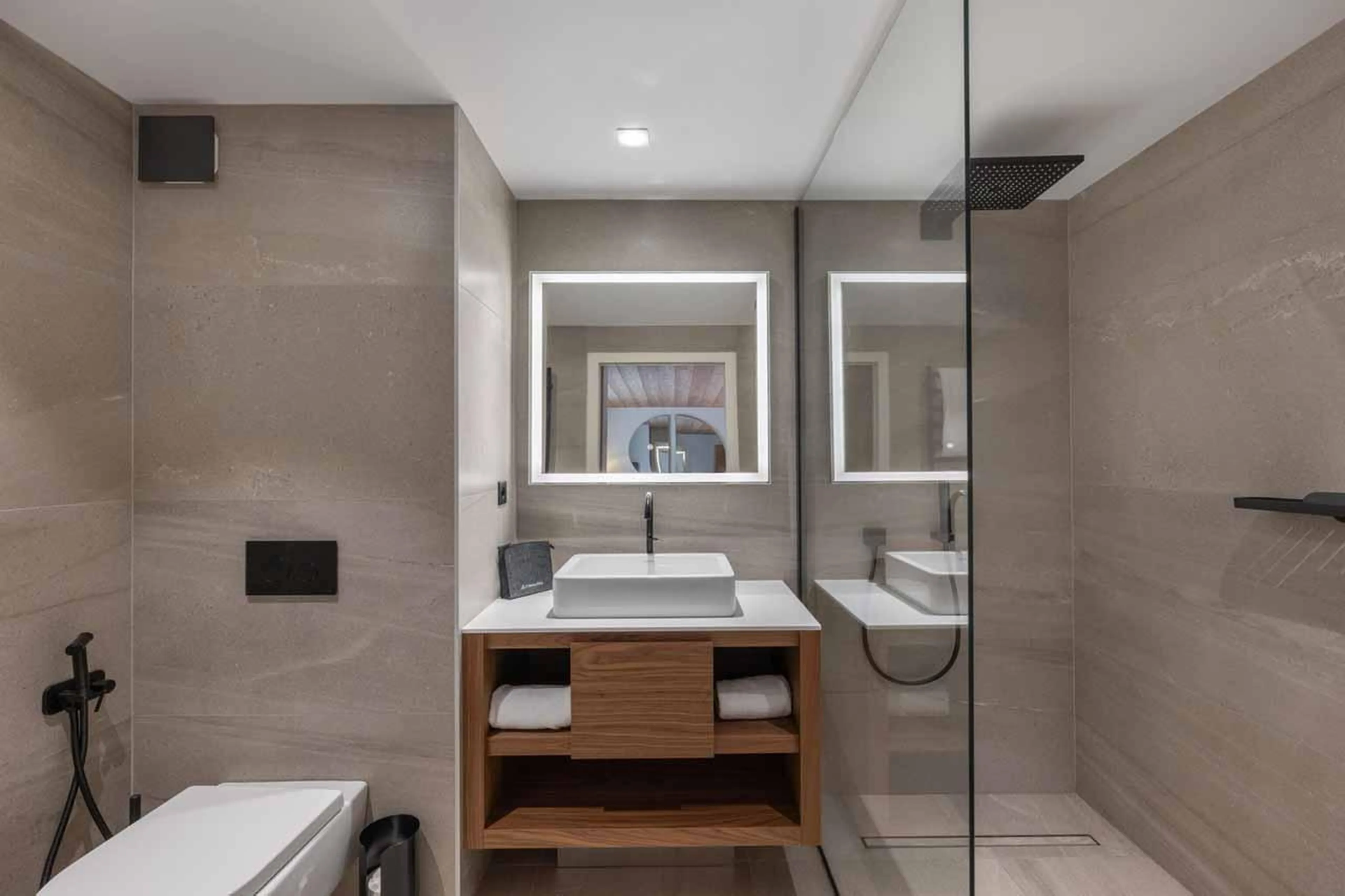 Double bedroom en-suite in Apartment Brunello, Courchevel 1850