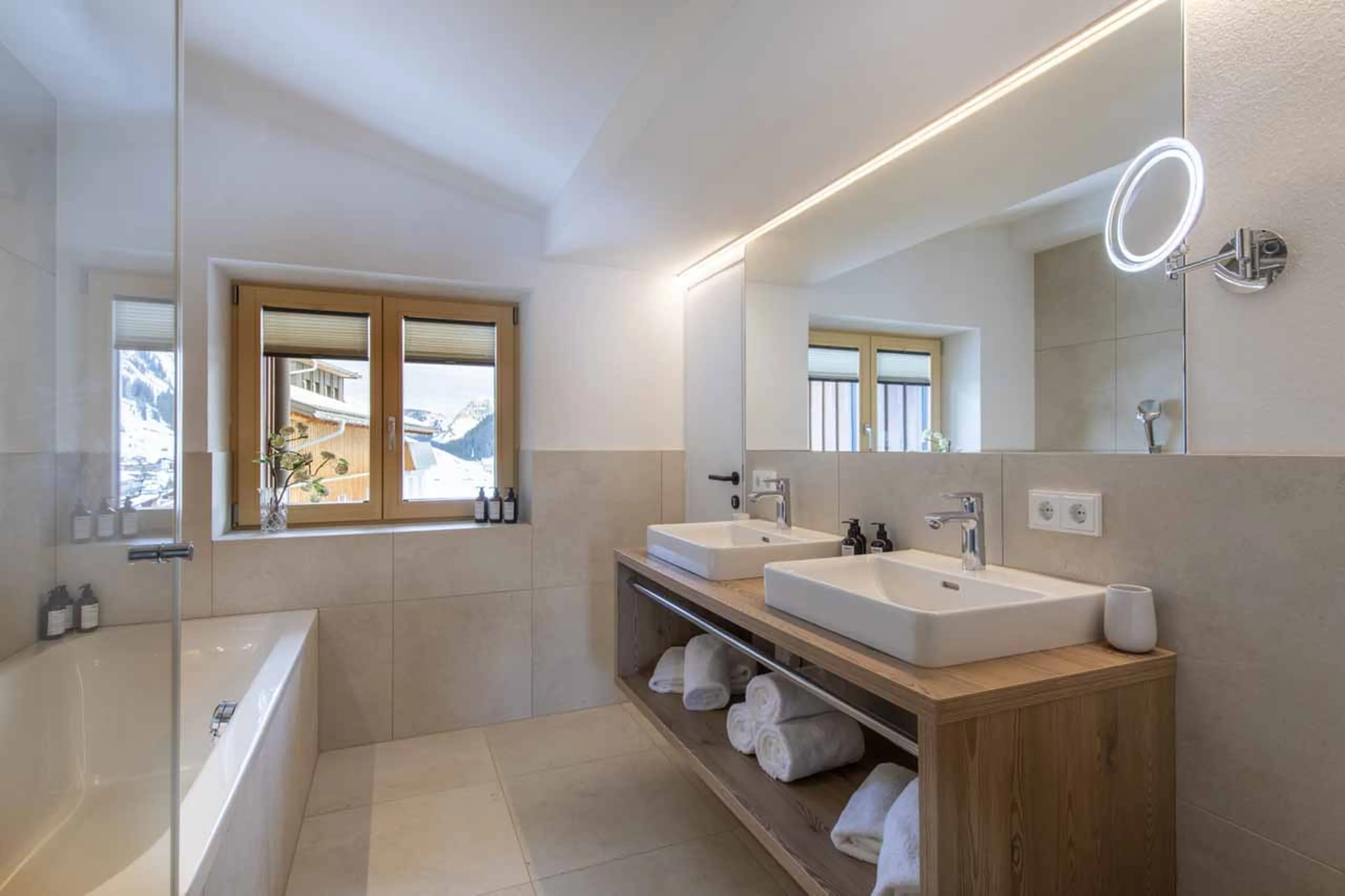 En-suite bathroom at Buhlhof Penthouse in Lech