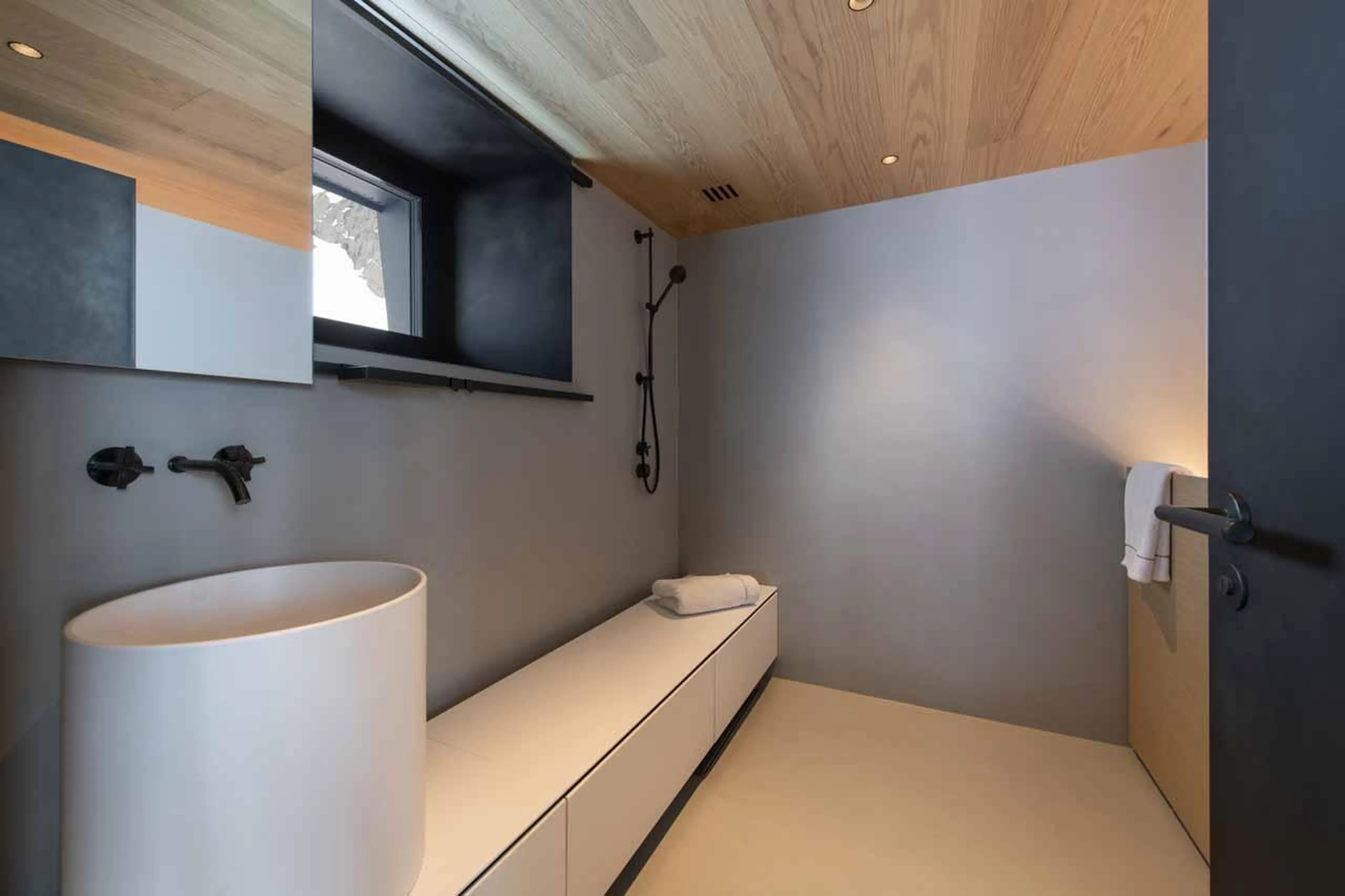 Shower room with basin in Cabane Tortin, Verbier