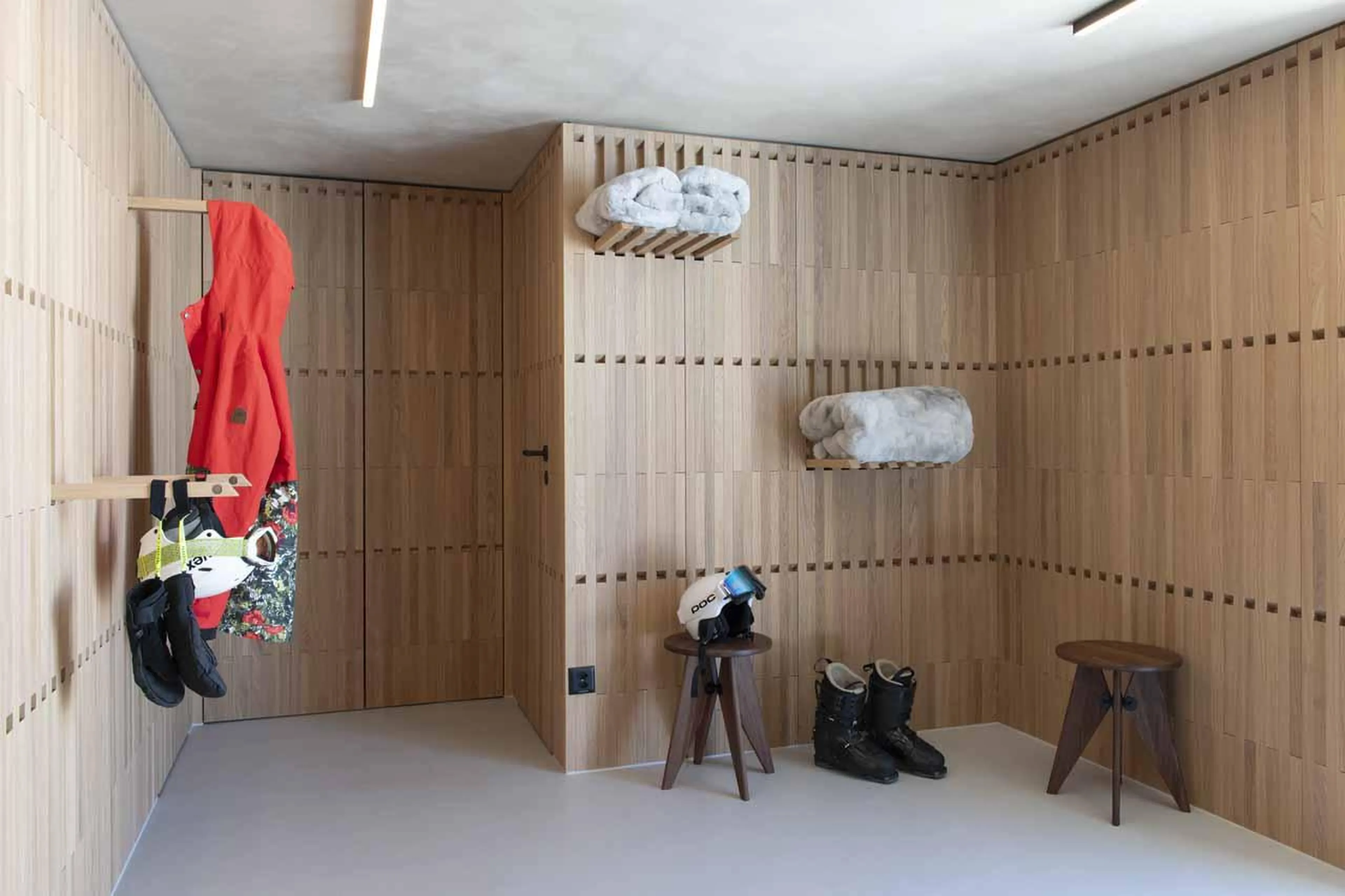 Light and bright ski room in Cabane Tortin, Verbier