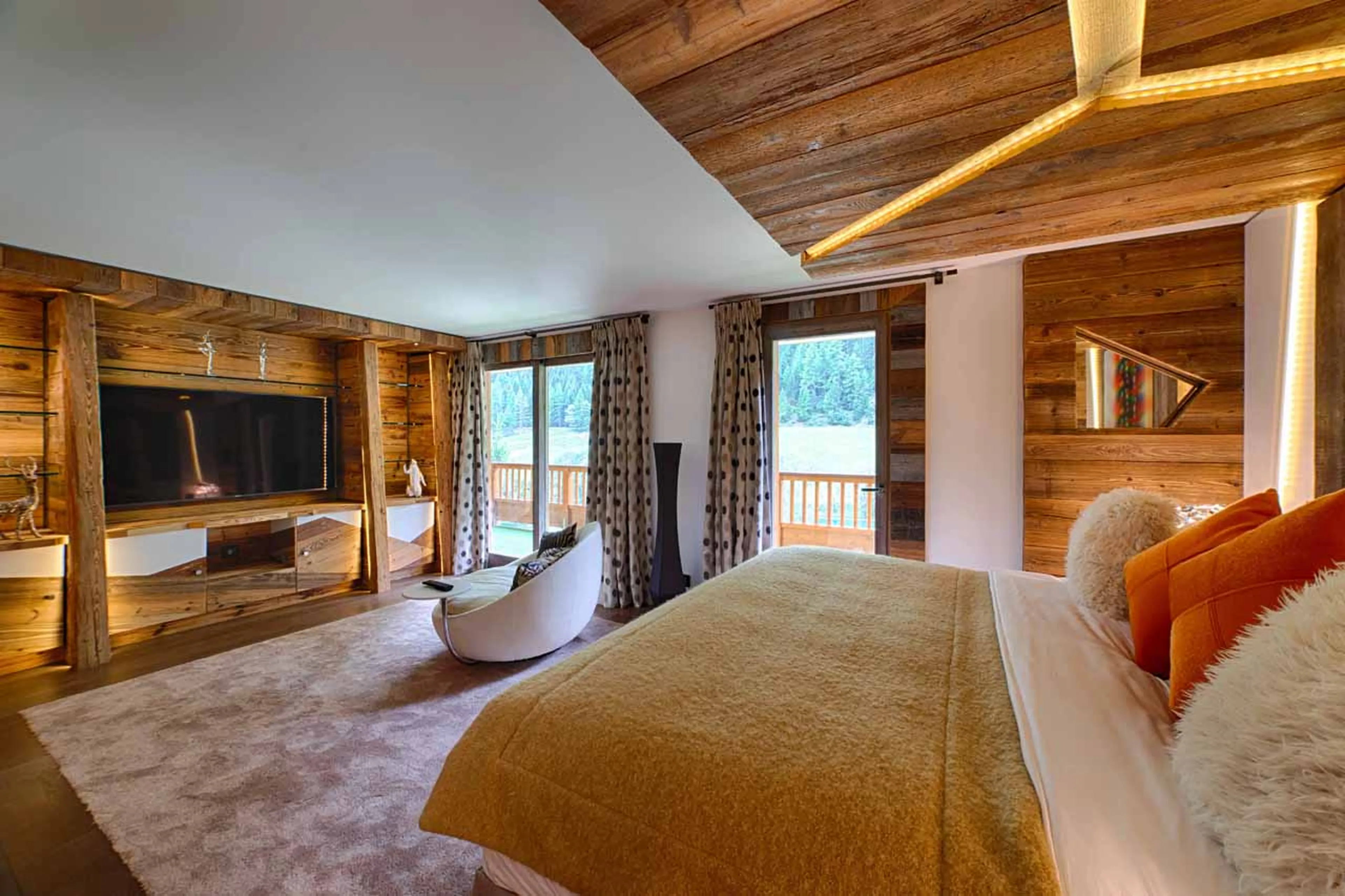 Sitting area with TV at Apartment Cap Crystal Lodge in Tignes