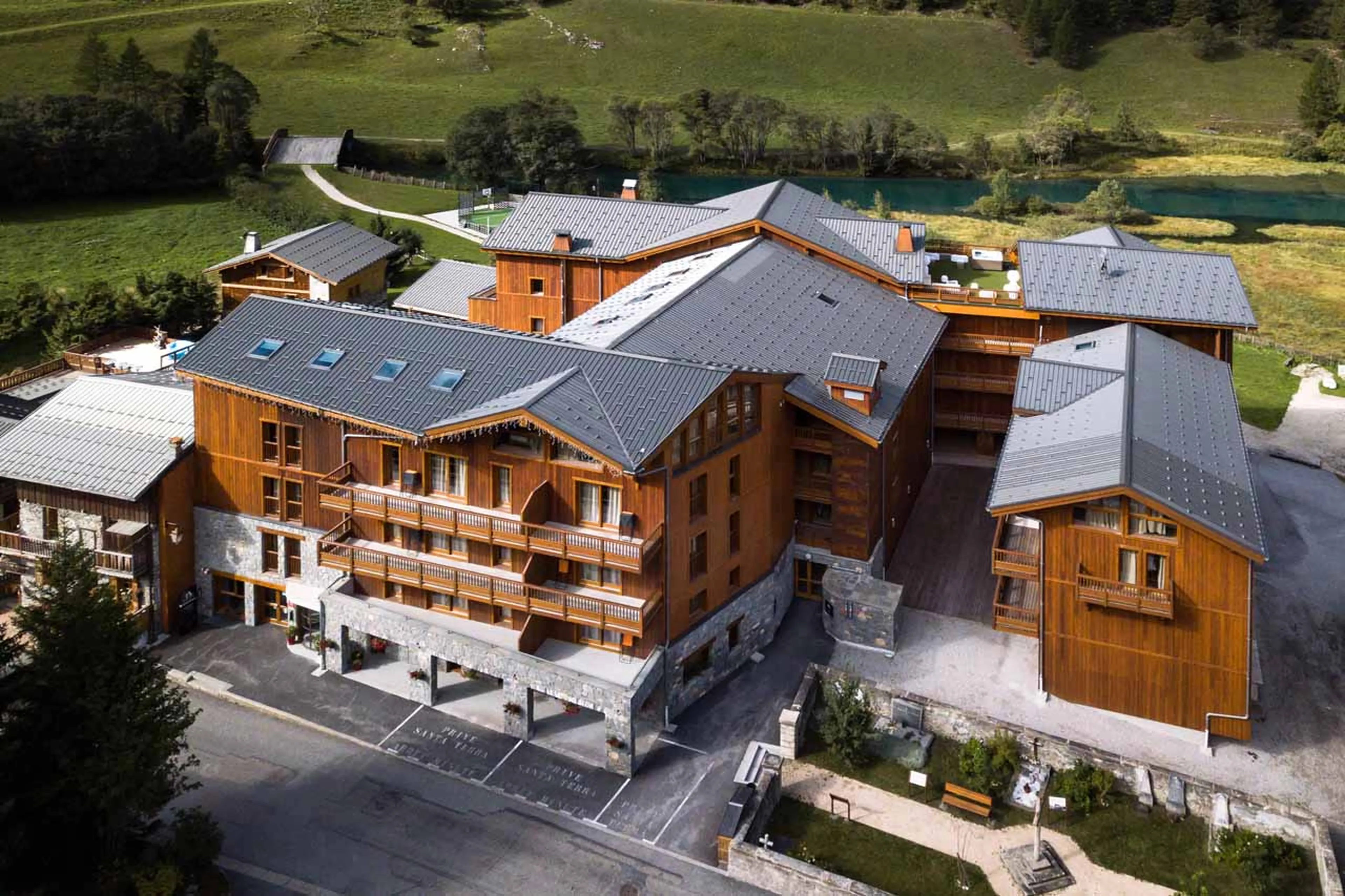 Exterior of Apartment Cap Crystal Lodge in Tignes