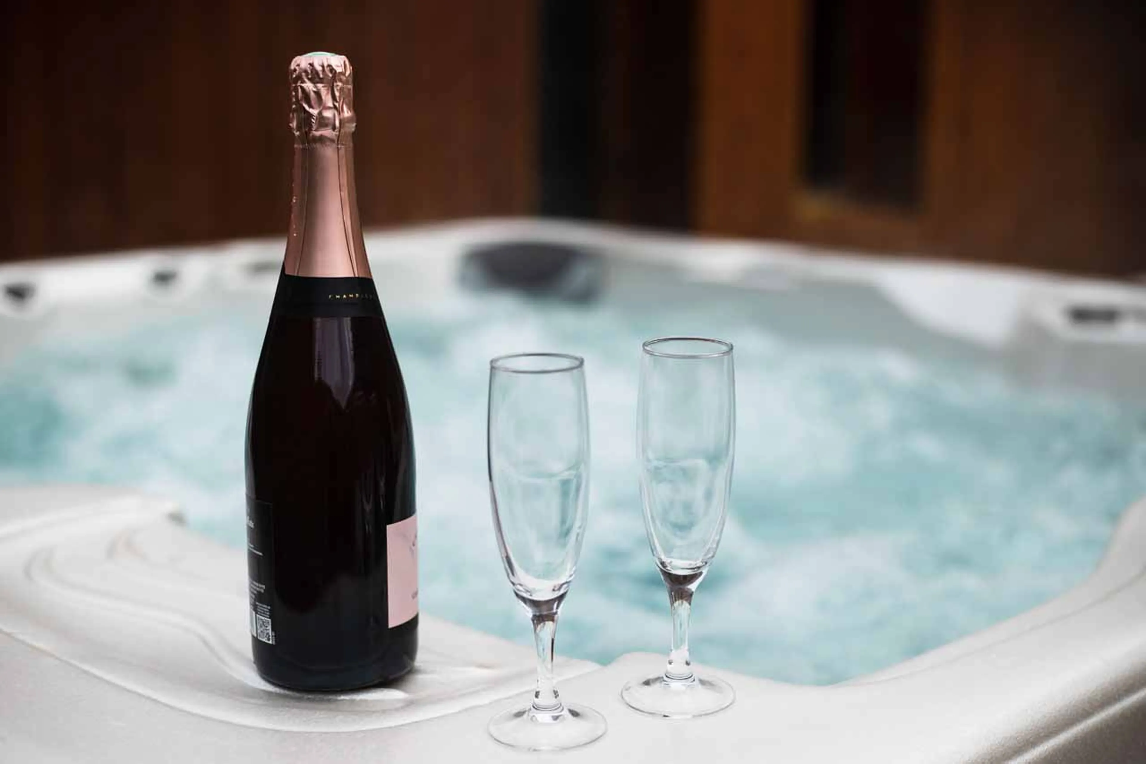 Outdoor Jacuzzi at Apartment Cap Crystal Lodge in Tignes