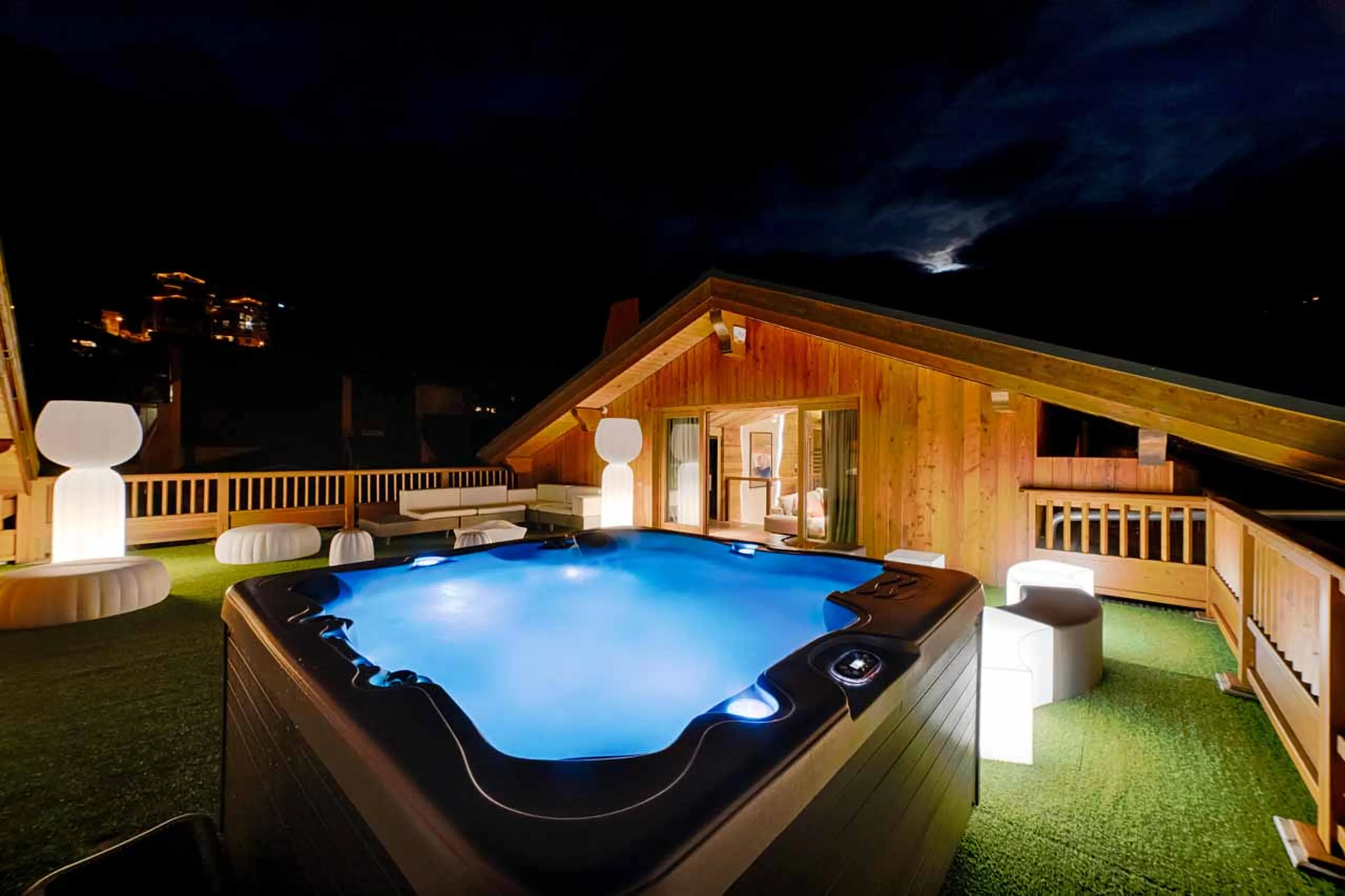 Jacuzzi at Apartment Cap Crystal Lodge in Tignes