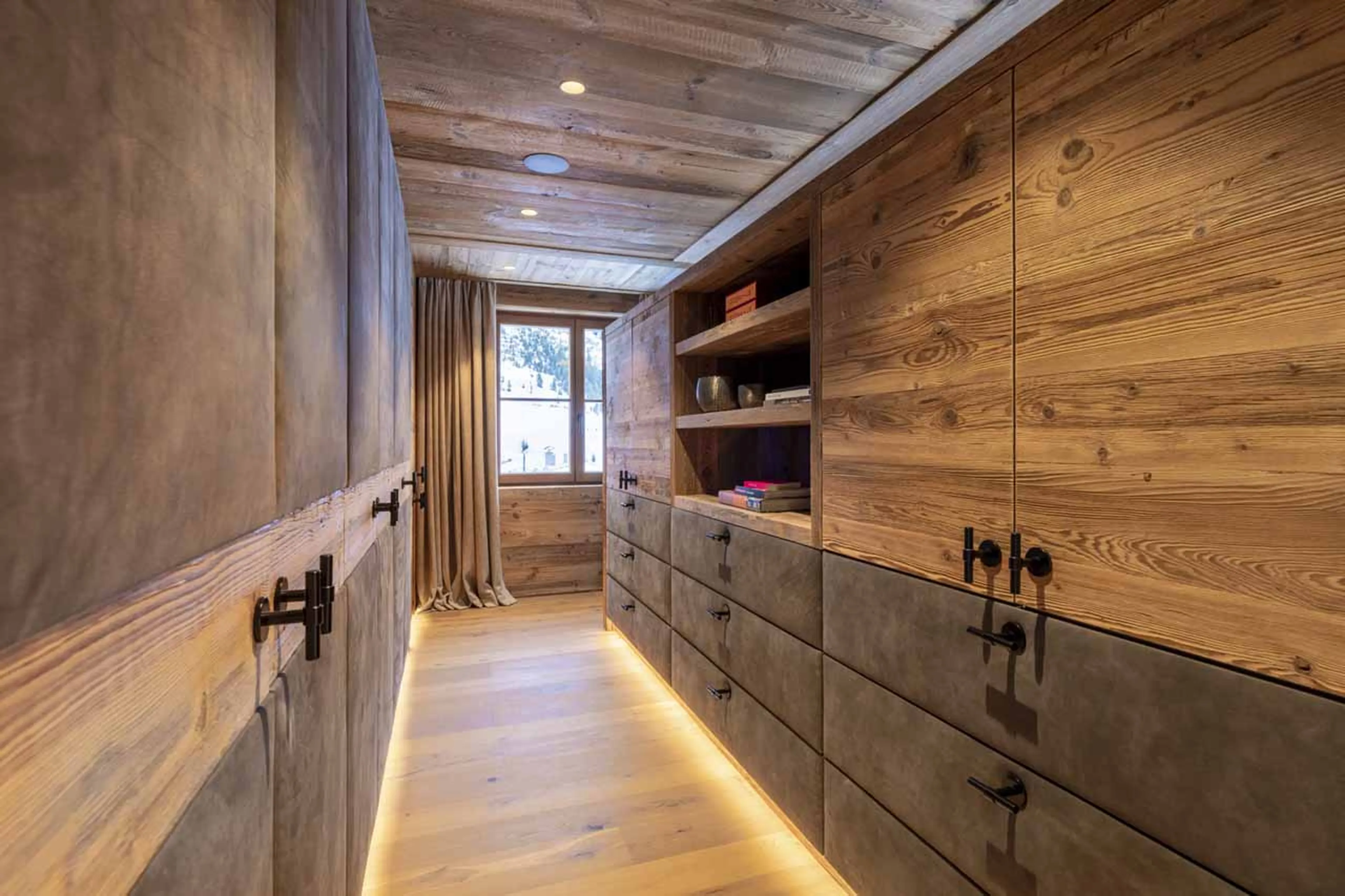 Wardrobe in master suite at Chalech M in Lech