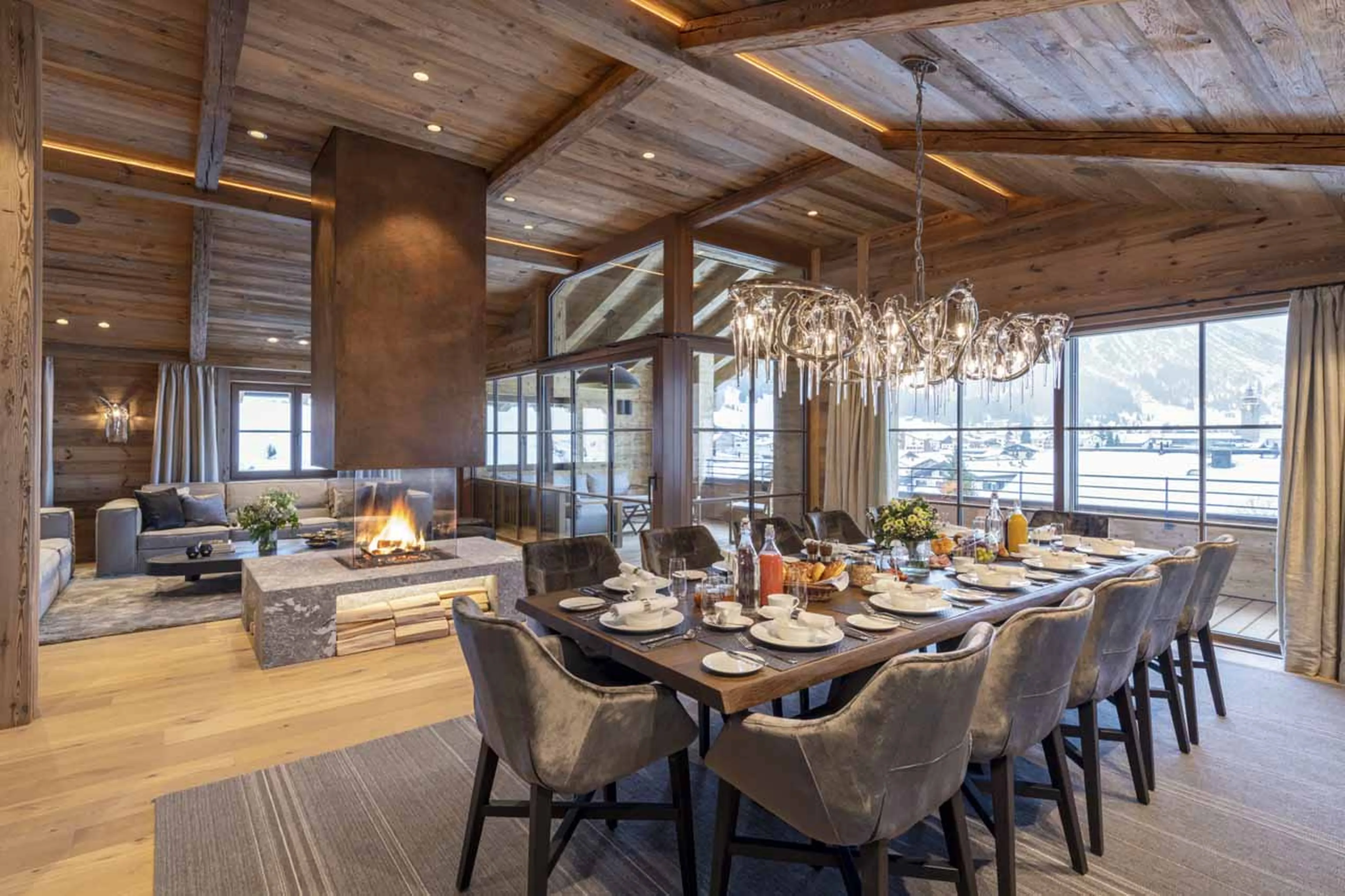 Open plan living and dining area at Chalech M in Lech