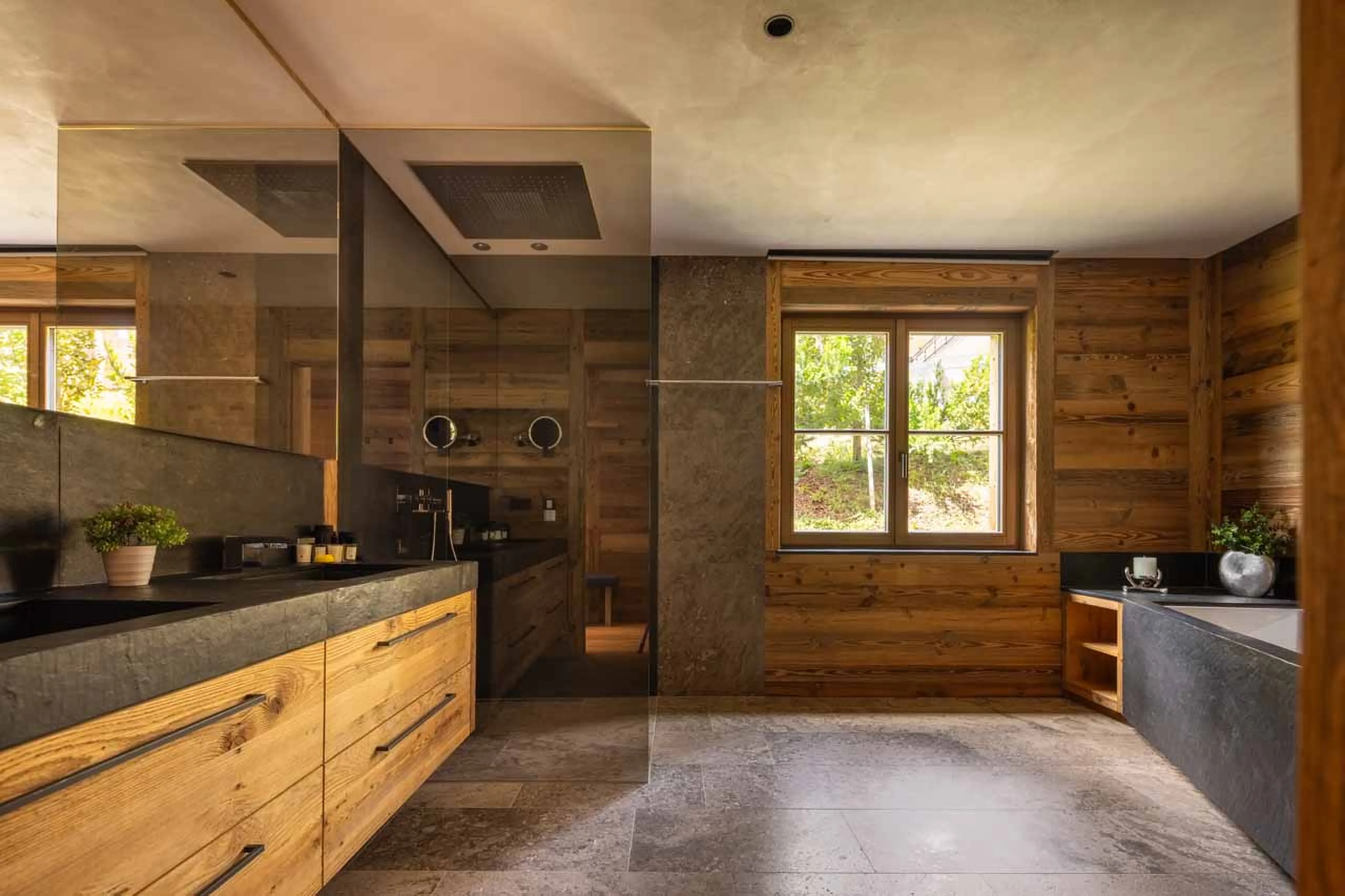 Bedroom 4 en-suite at Chalech 3 in Lech