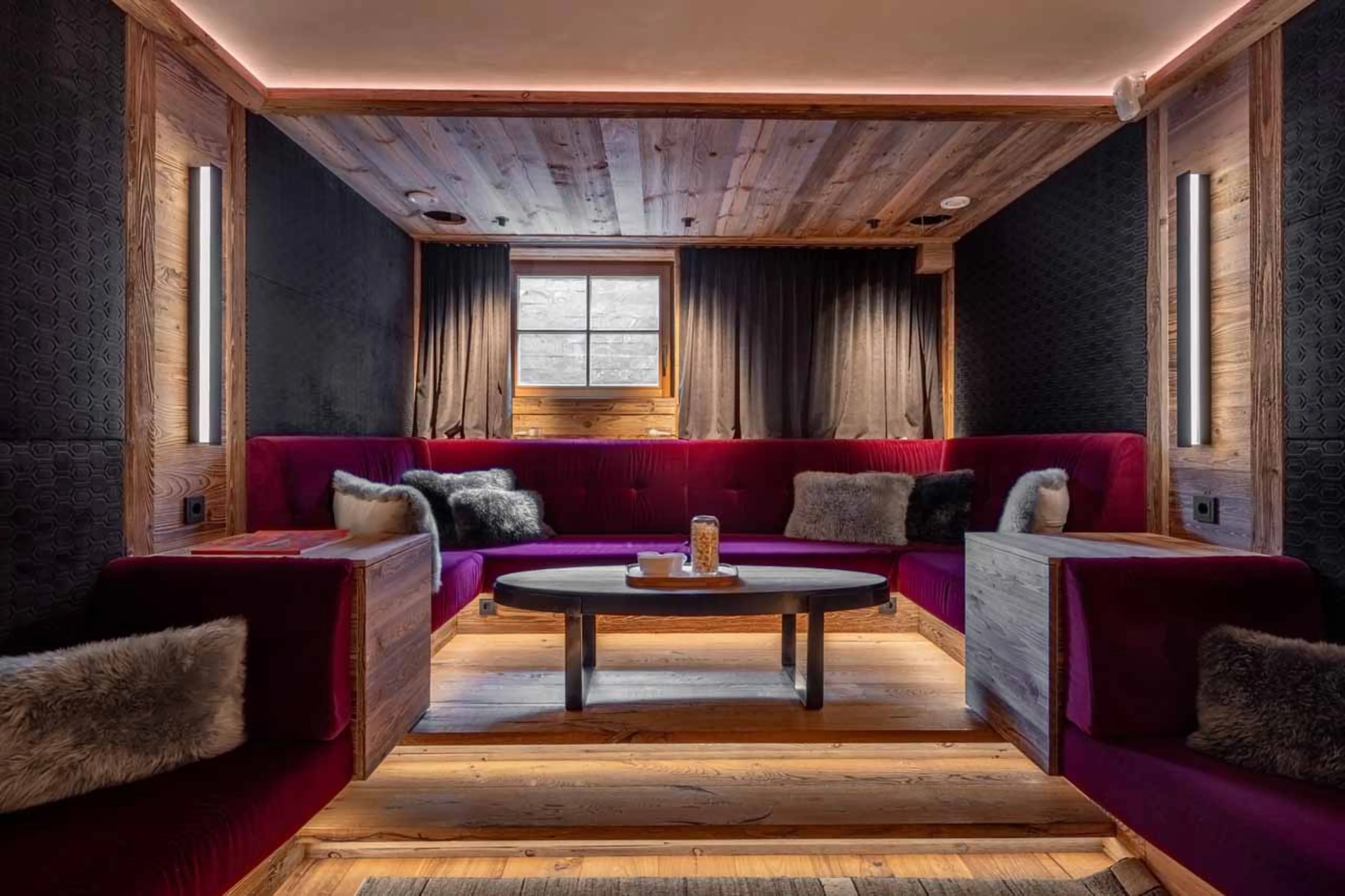 TV room seating at Chalech 3 in Lech