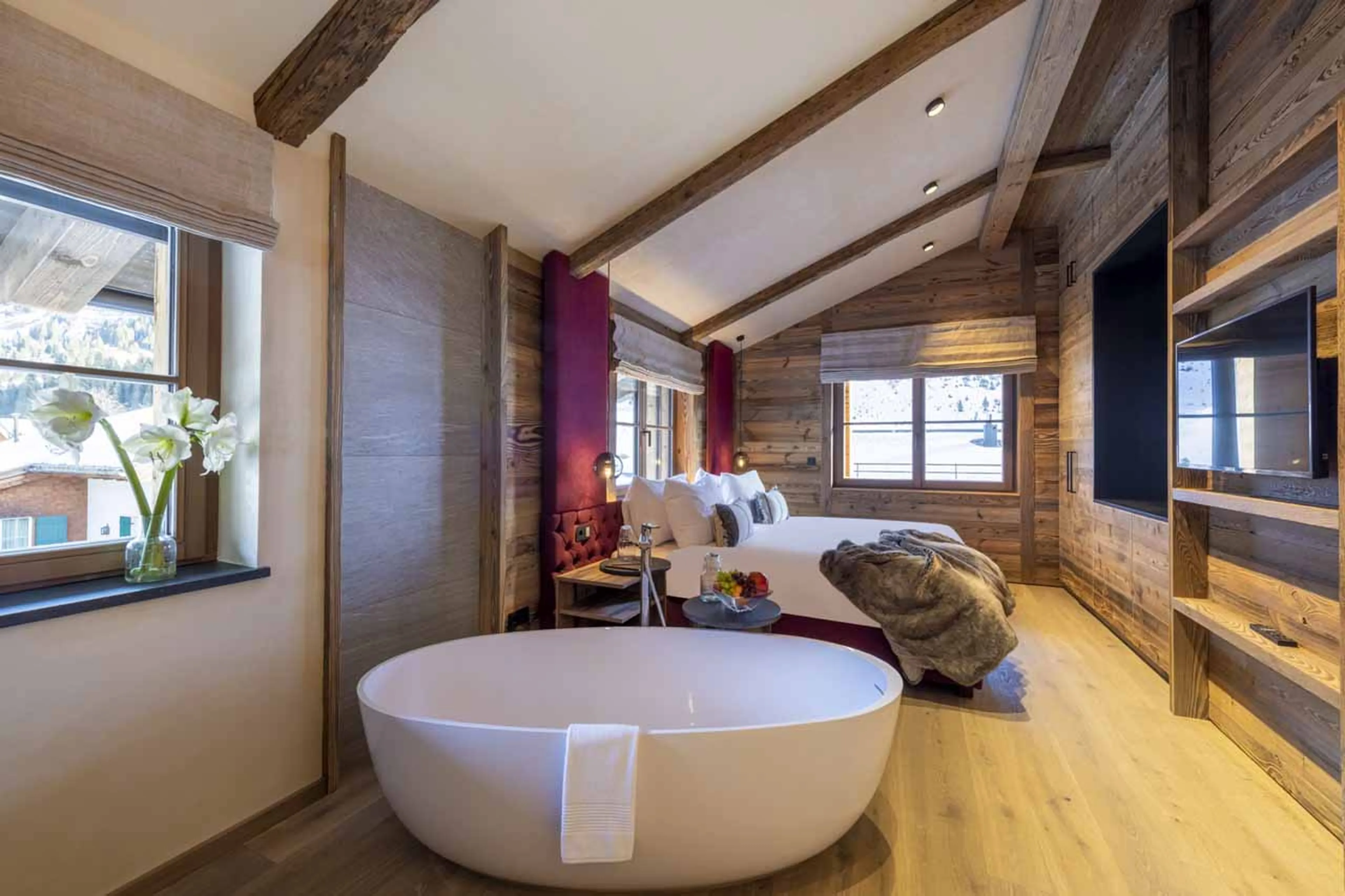 Bathtub in bedroom six at Chalech 4 in Lech