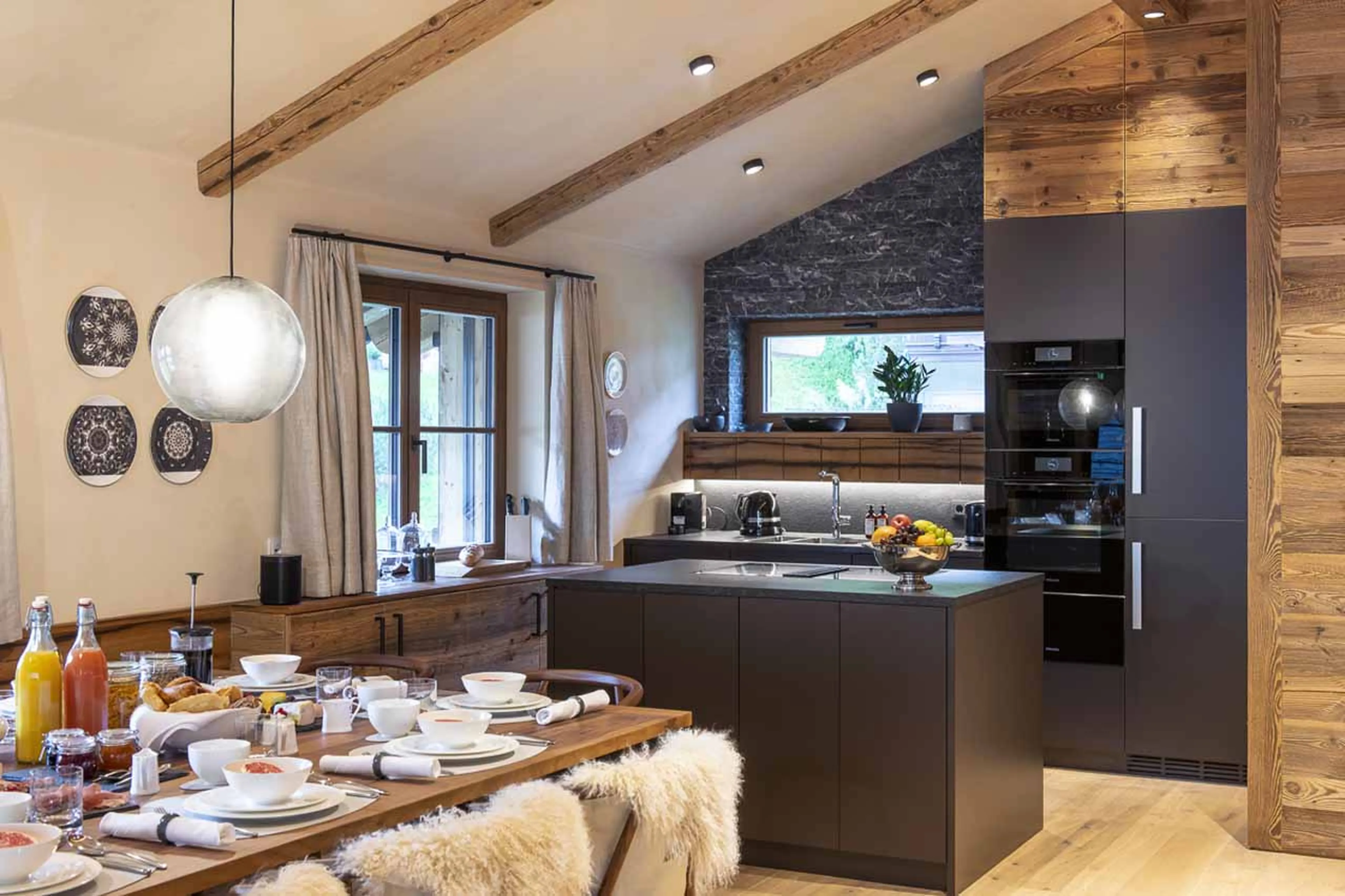 Dining area and kitchen at Chalech 4 in Lech