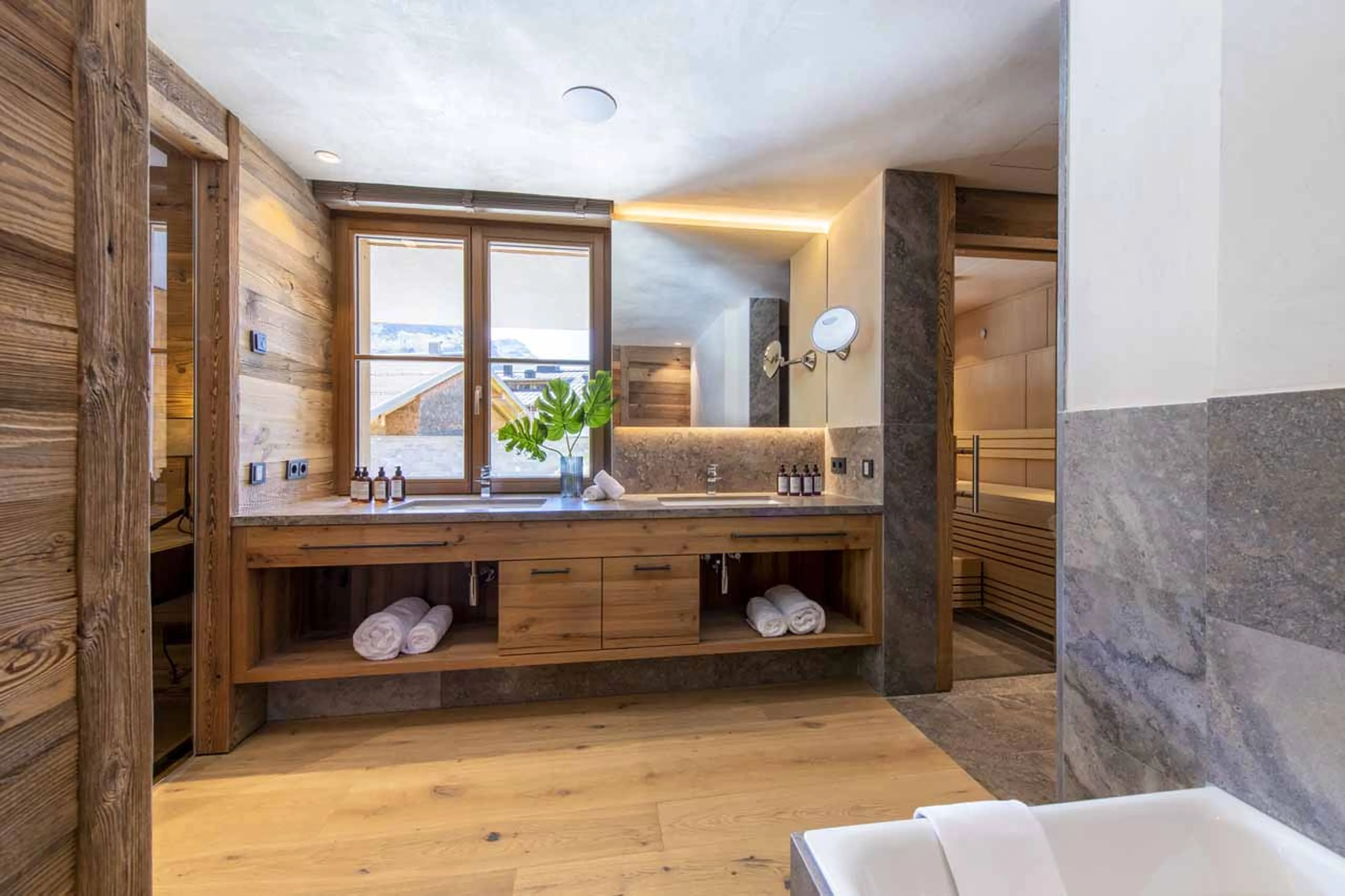 Twin basins and sauna at Chalech L in Lech