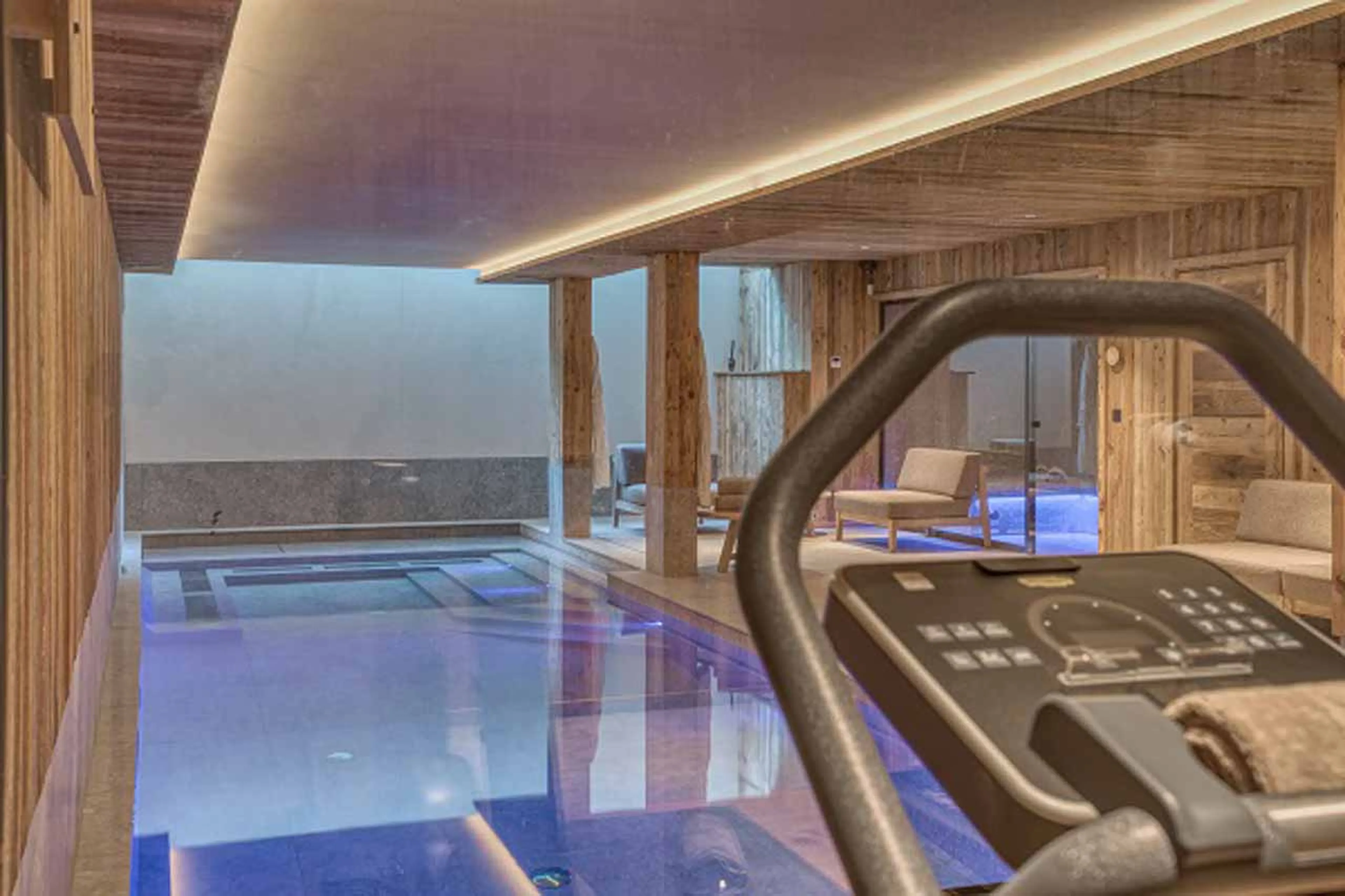 Small gym at Chalet 141 in Megeve