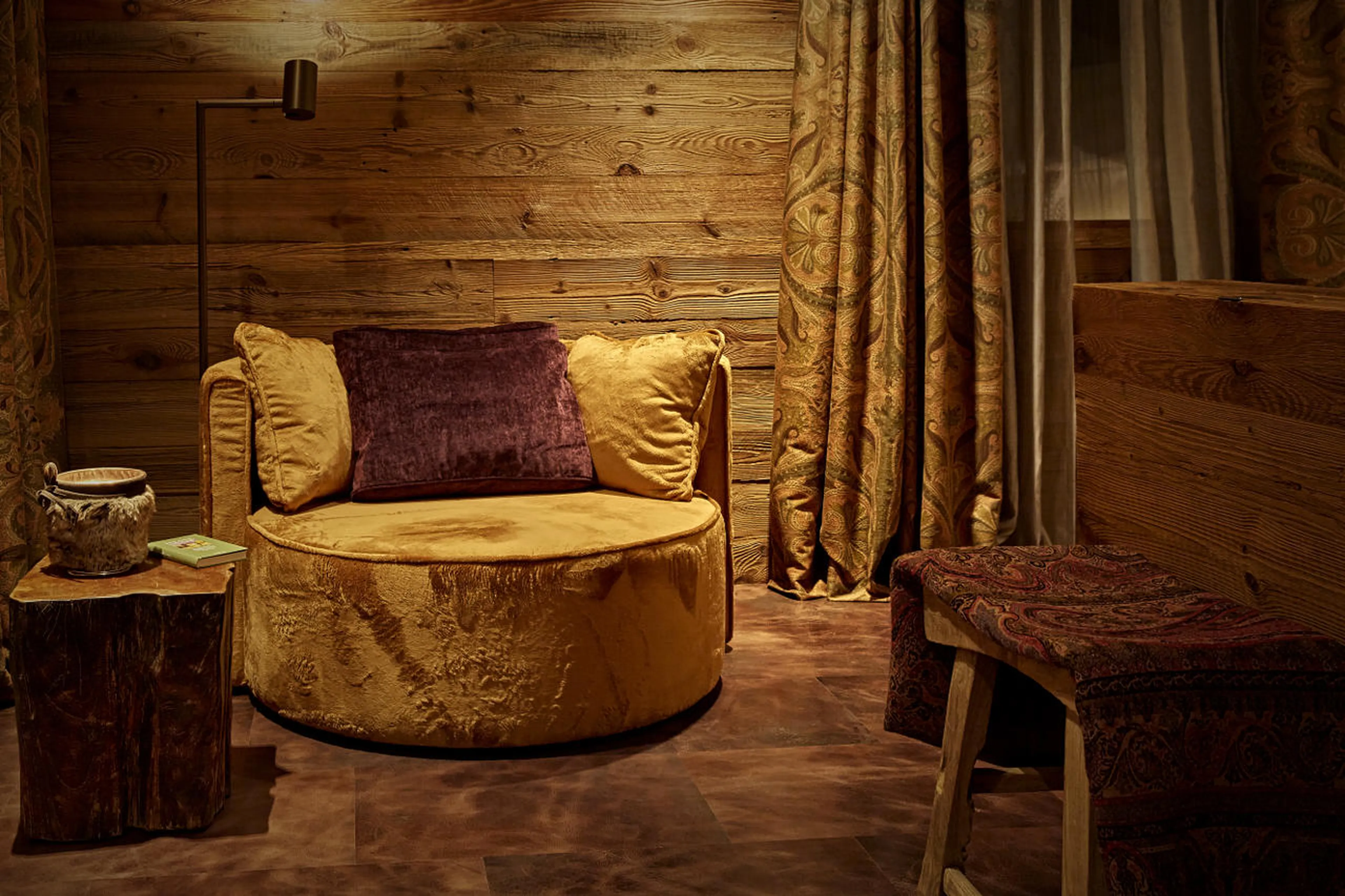 Sitting area in master bedroom suite in Chalet 1551 in Lech