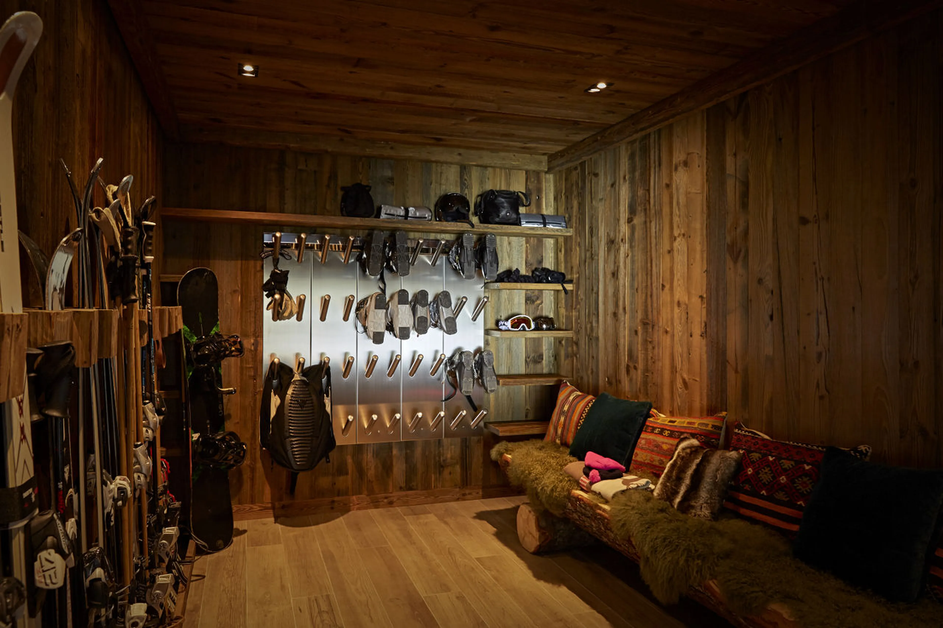 Ski room with boot warmers in Chalet 1551 in Lech