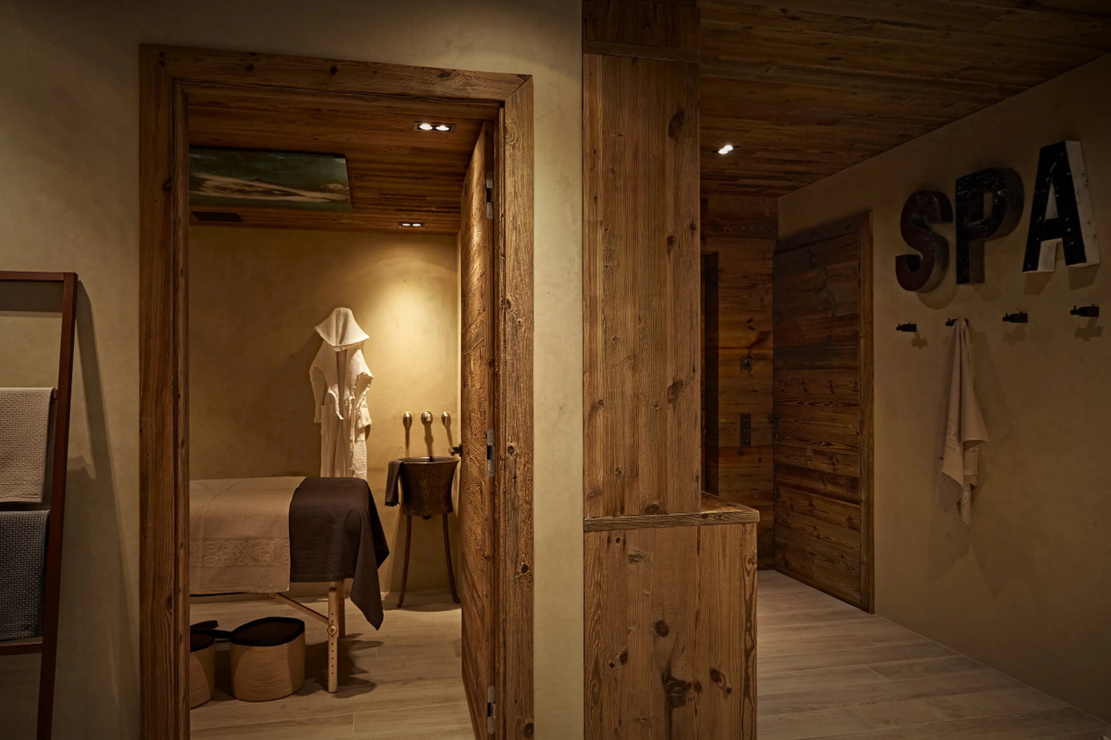 Private in-house massage room in spa of Chalet 1551 in Lech