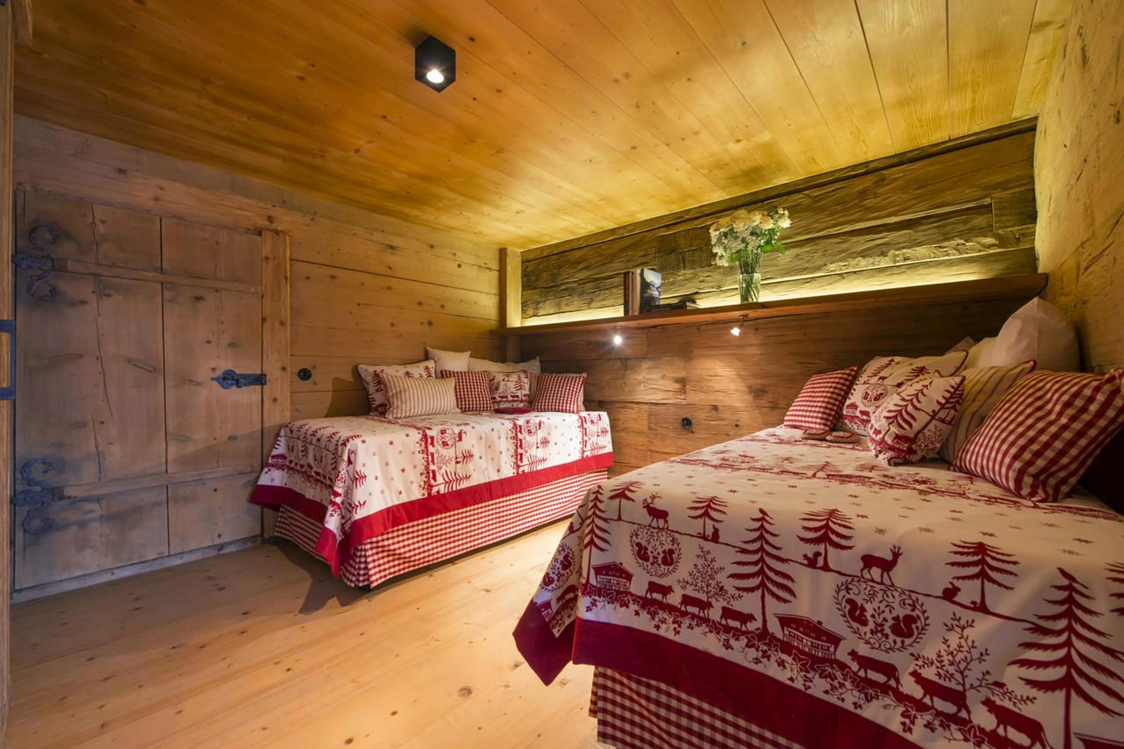 ‘Santa Claus’ bedroom suite for four children in Chalet 1597 in Lech