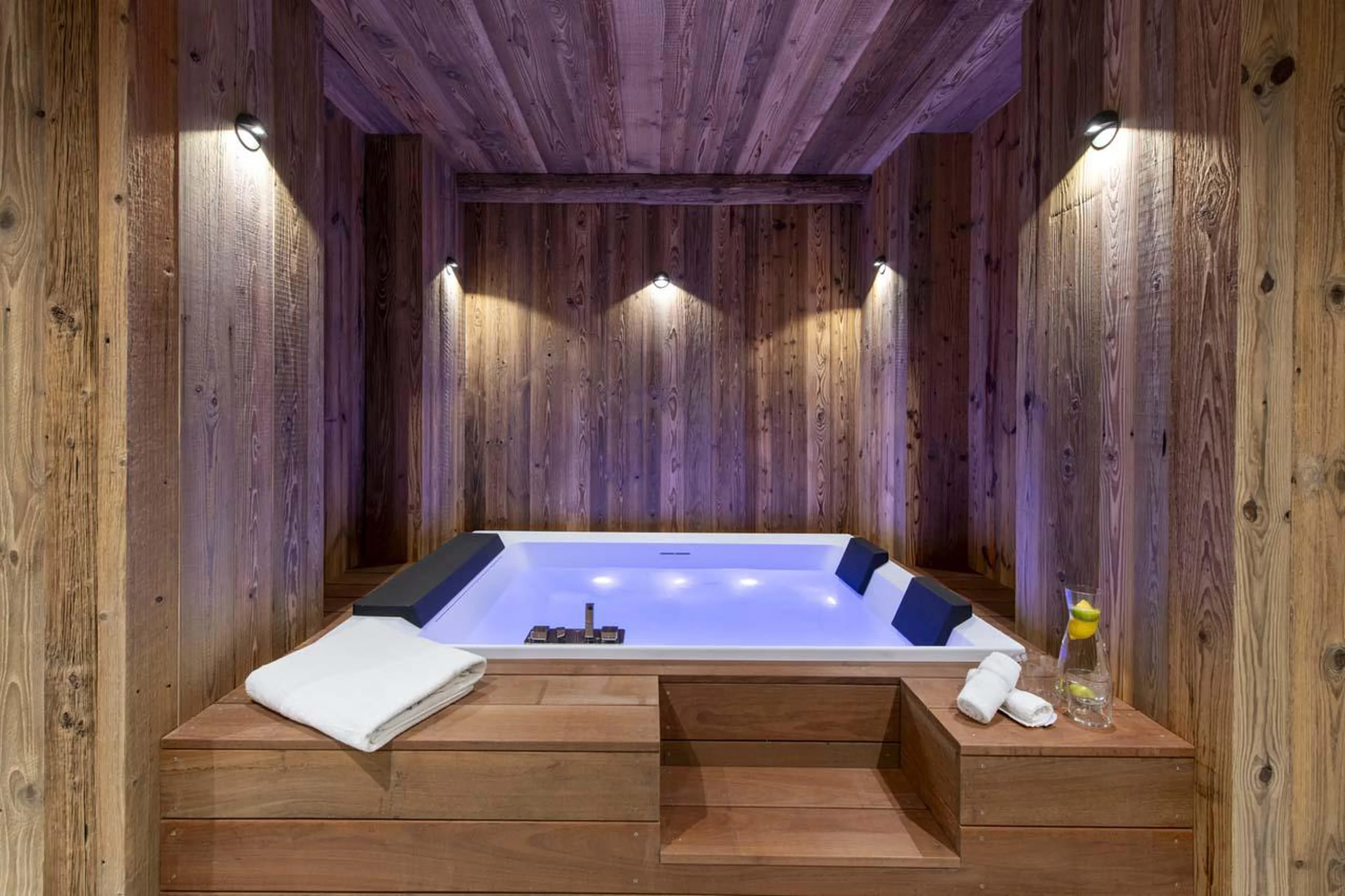 Hot tub at Chalet 1850 in Val d'Isere