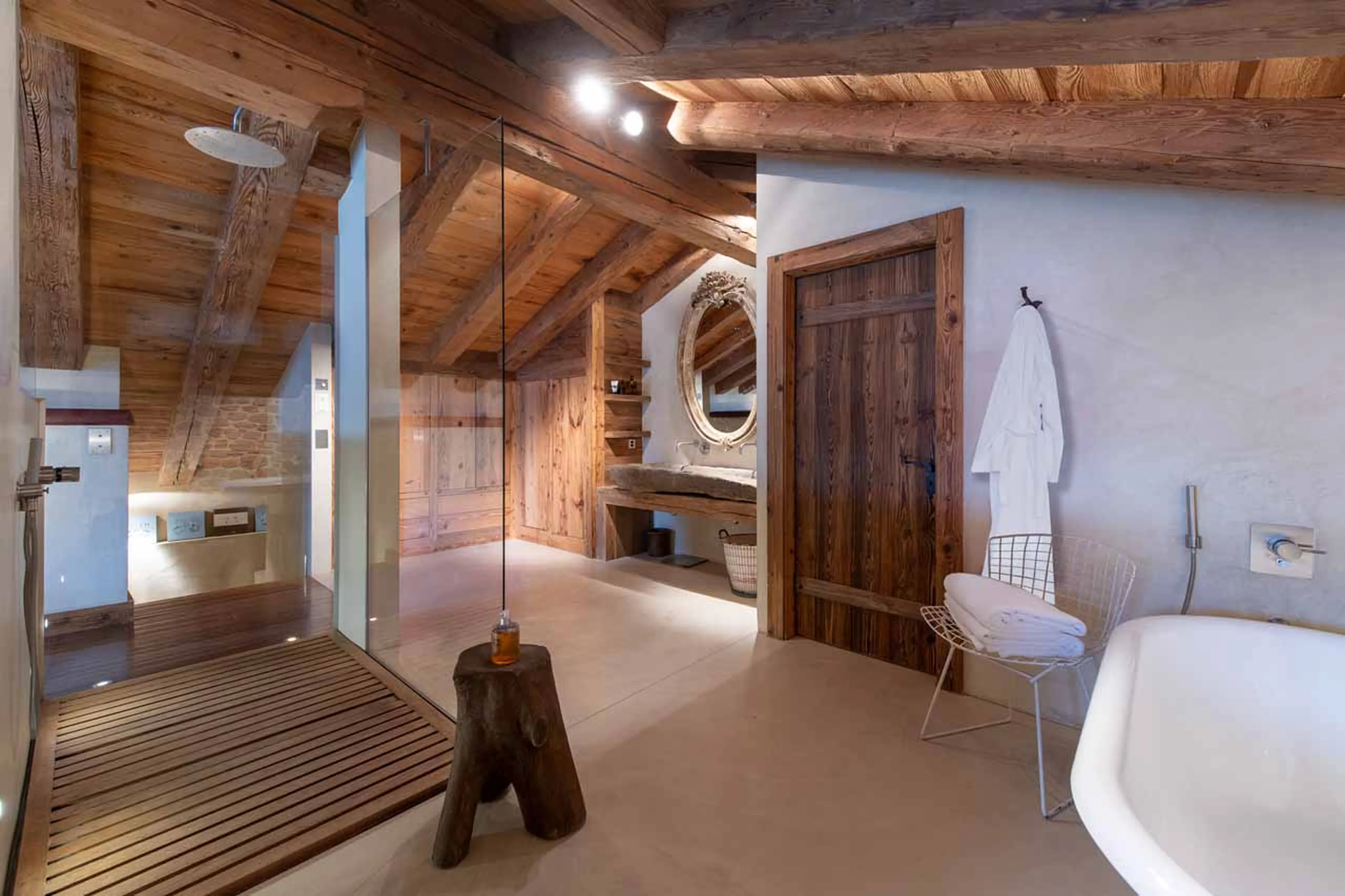 Master bathroom at Chalet 1936 in Verbier
