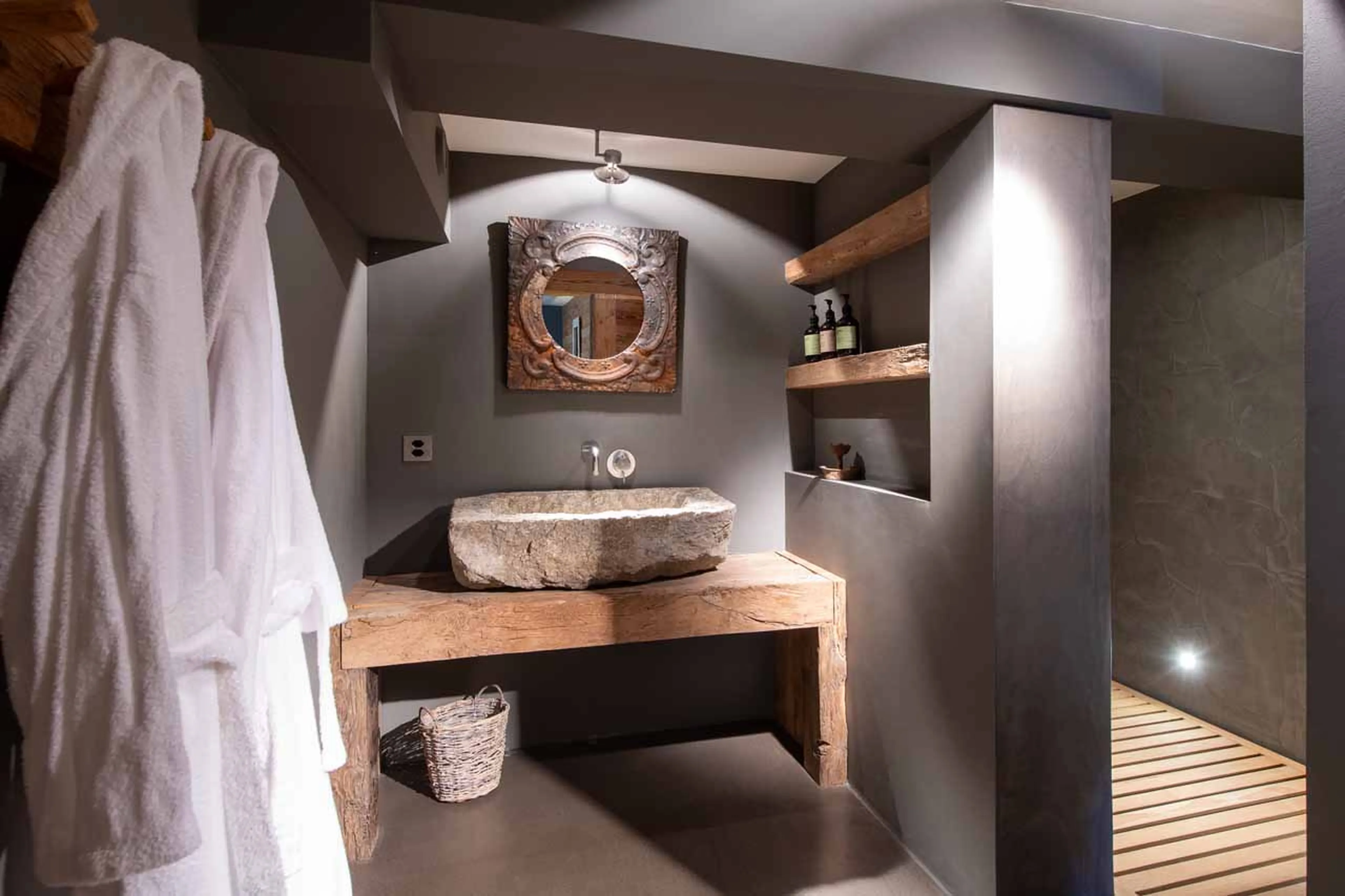 Copper bath tub at Chalet 1936 in Verbier