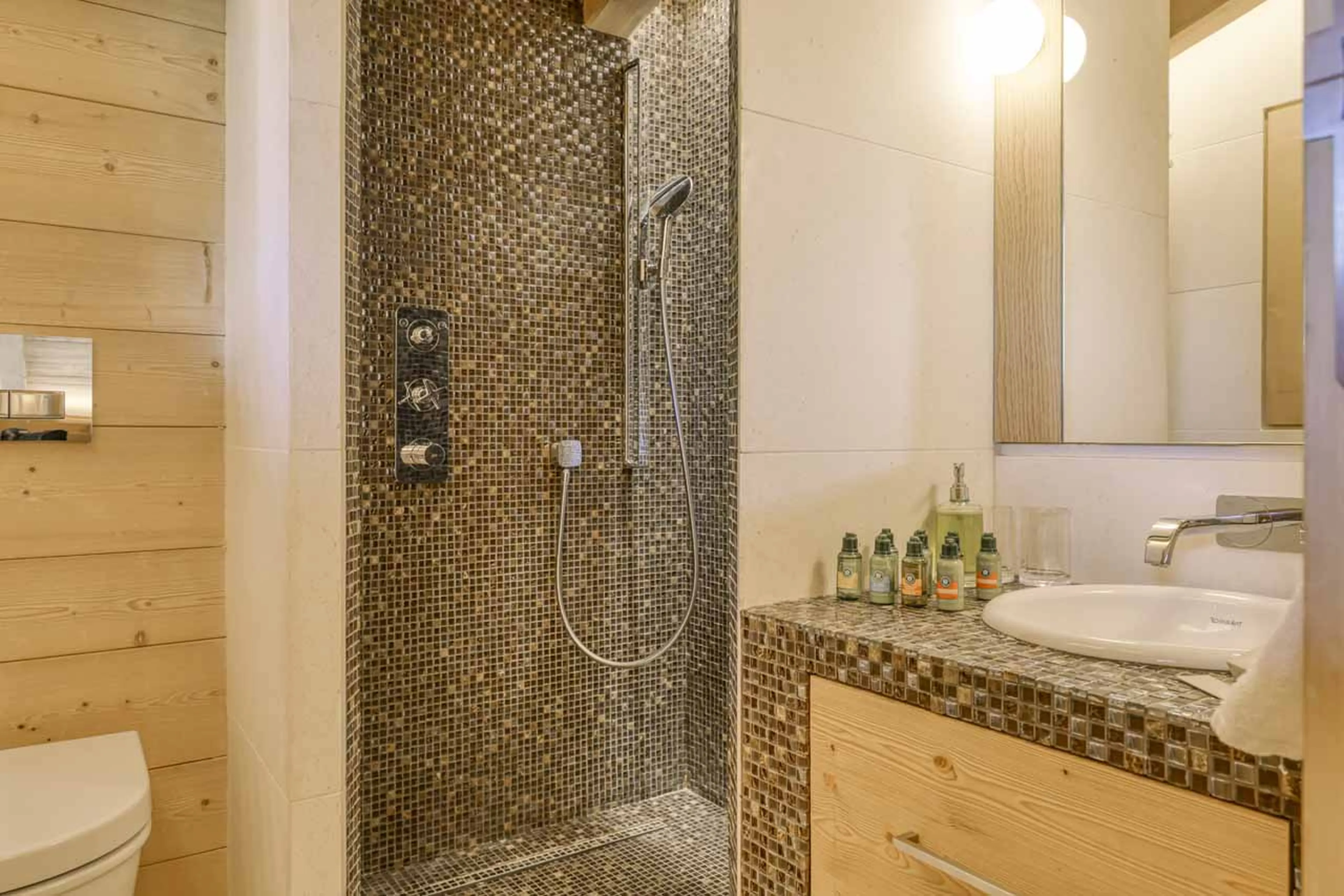 Annex mezzanine en-suite at Chalet 34 in Megeve