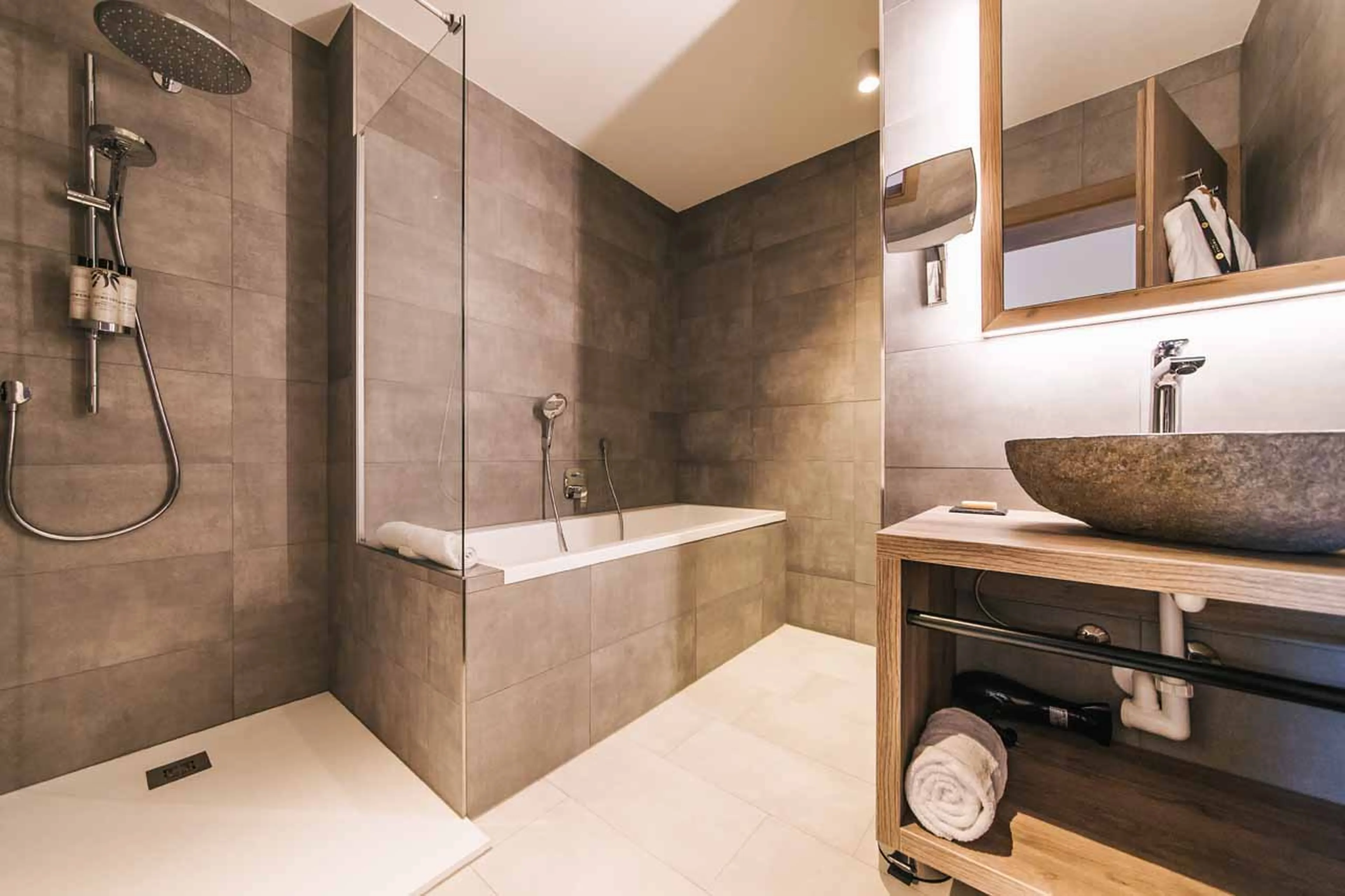 Bathroom one at Chalet 47 in St Anton