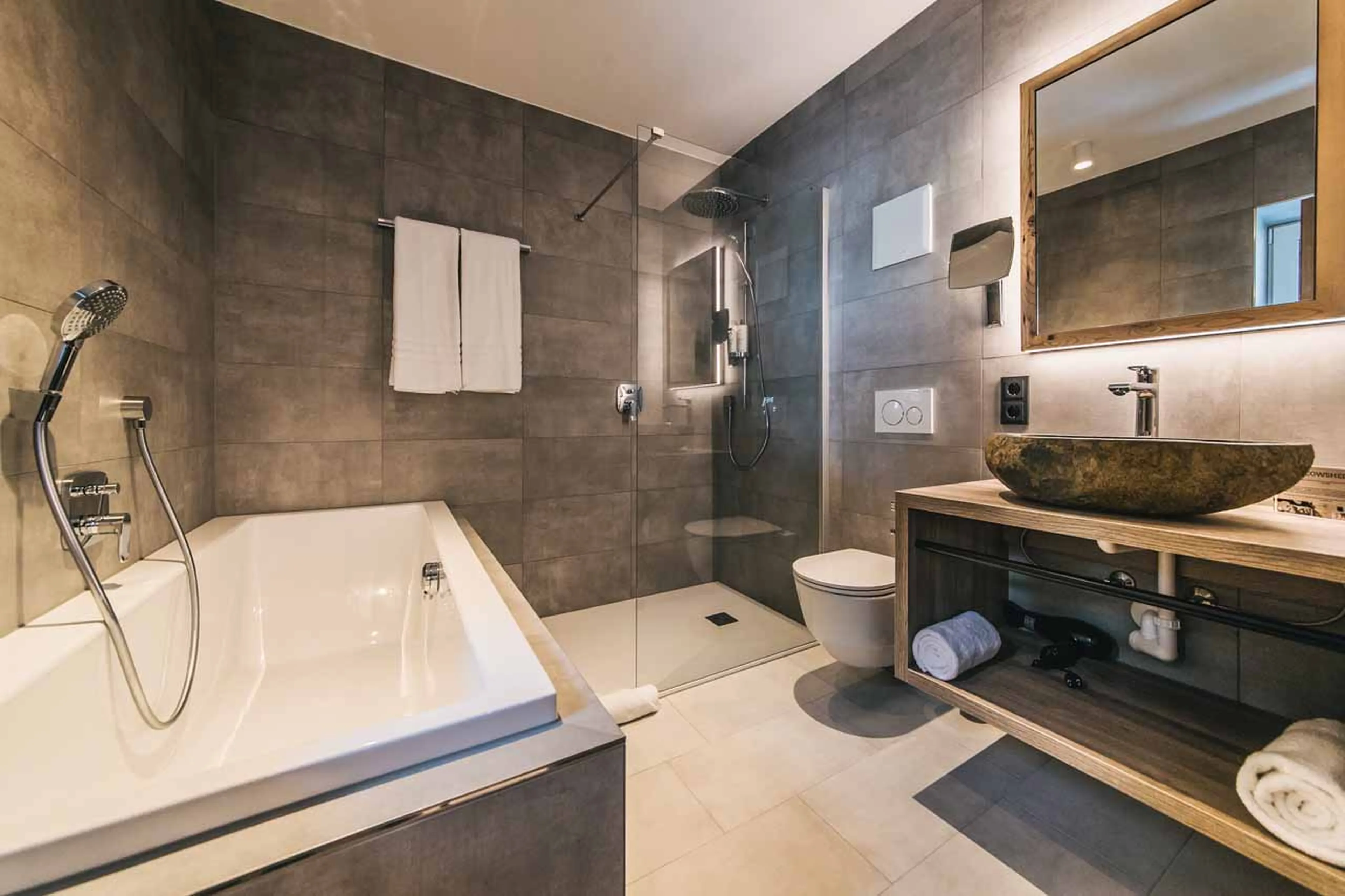 En-suite bathroom at Chalet 47 in St Anton