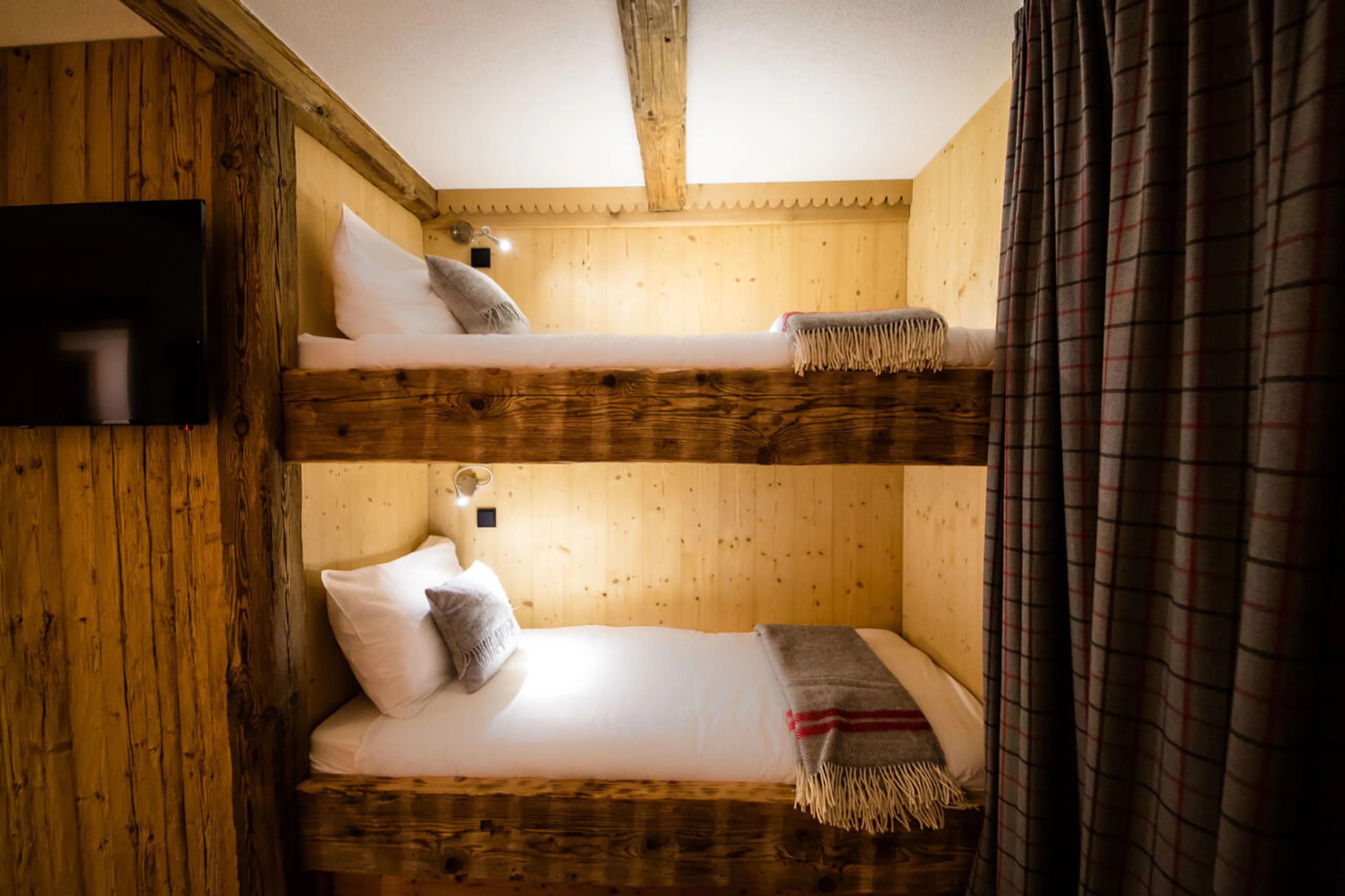 TV and bunk beds in Chalet 53 in St Anton
