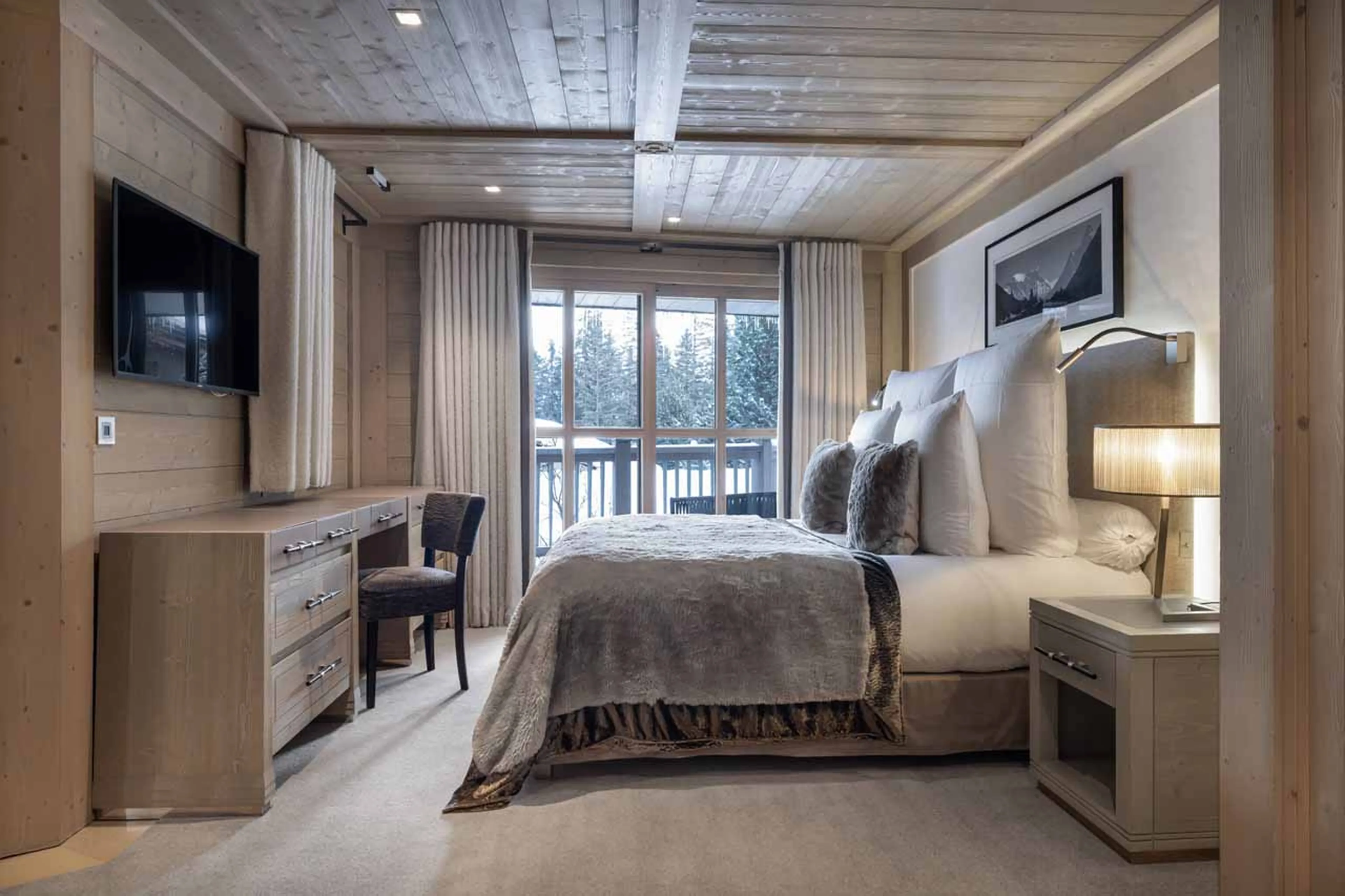 Balcony access of this bedroom guarantees superb view in Chalet Abruzzes in Courchevel 1850