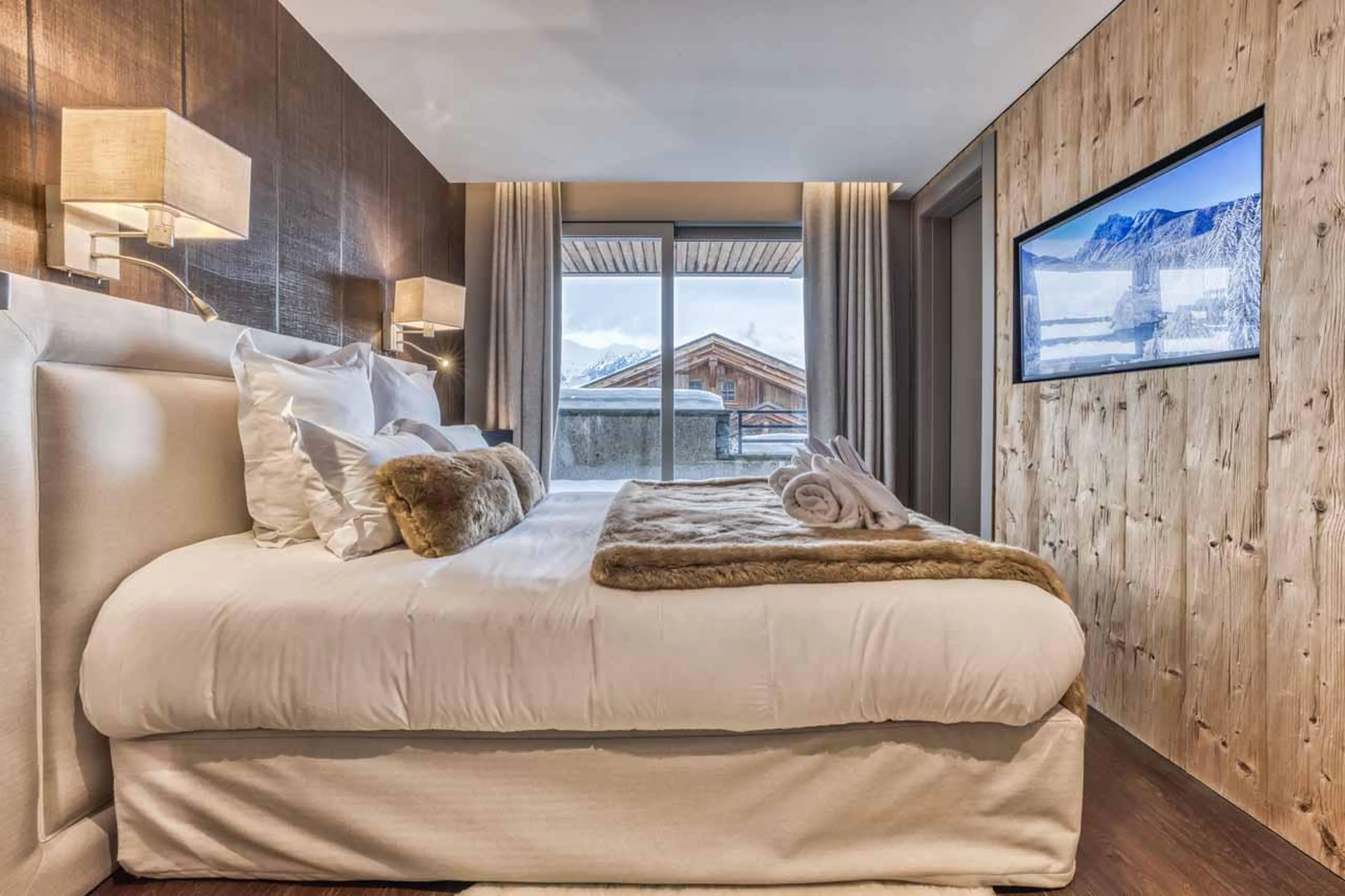 Double bedroom at Chalet Acelia in Courchevel 1550