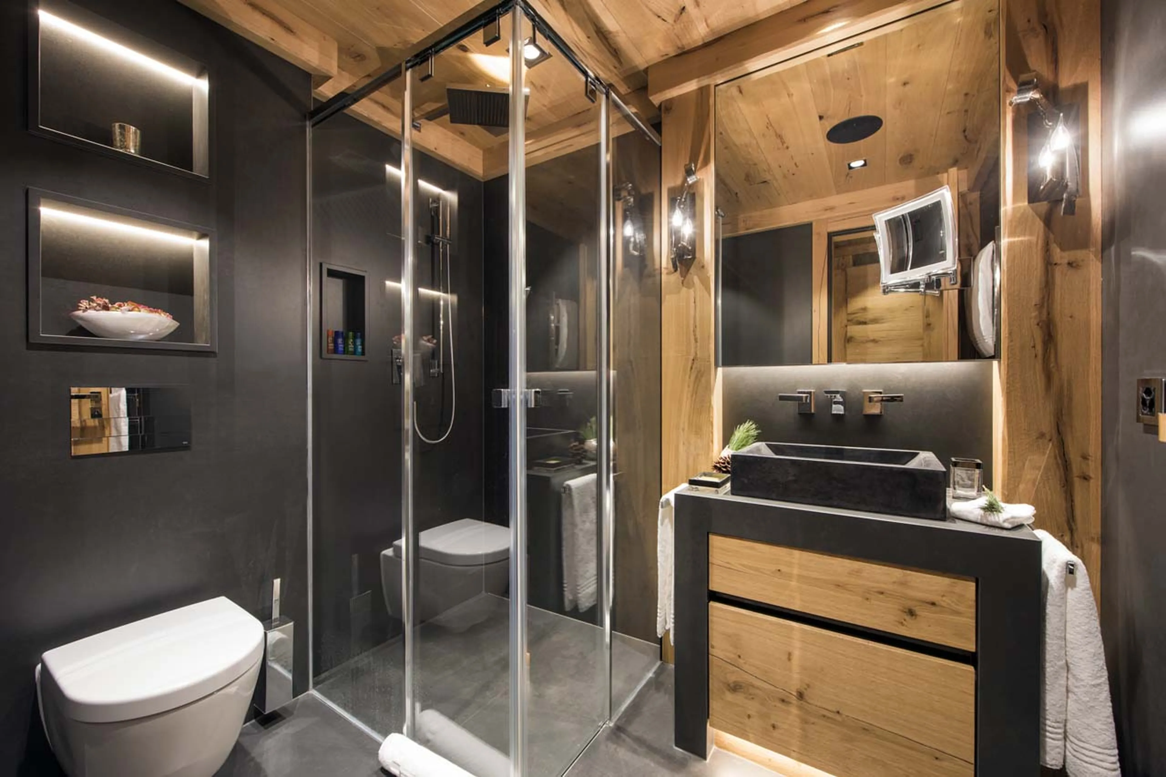 En-suite shower room on first floor of Chalet Aconcagua in Zermatt