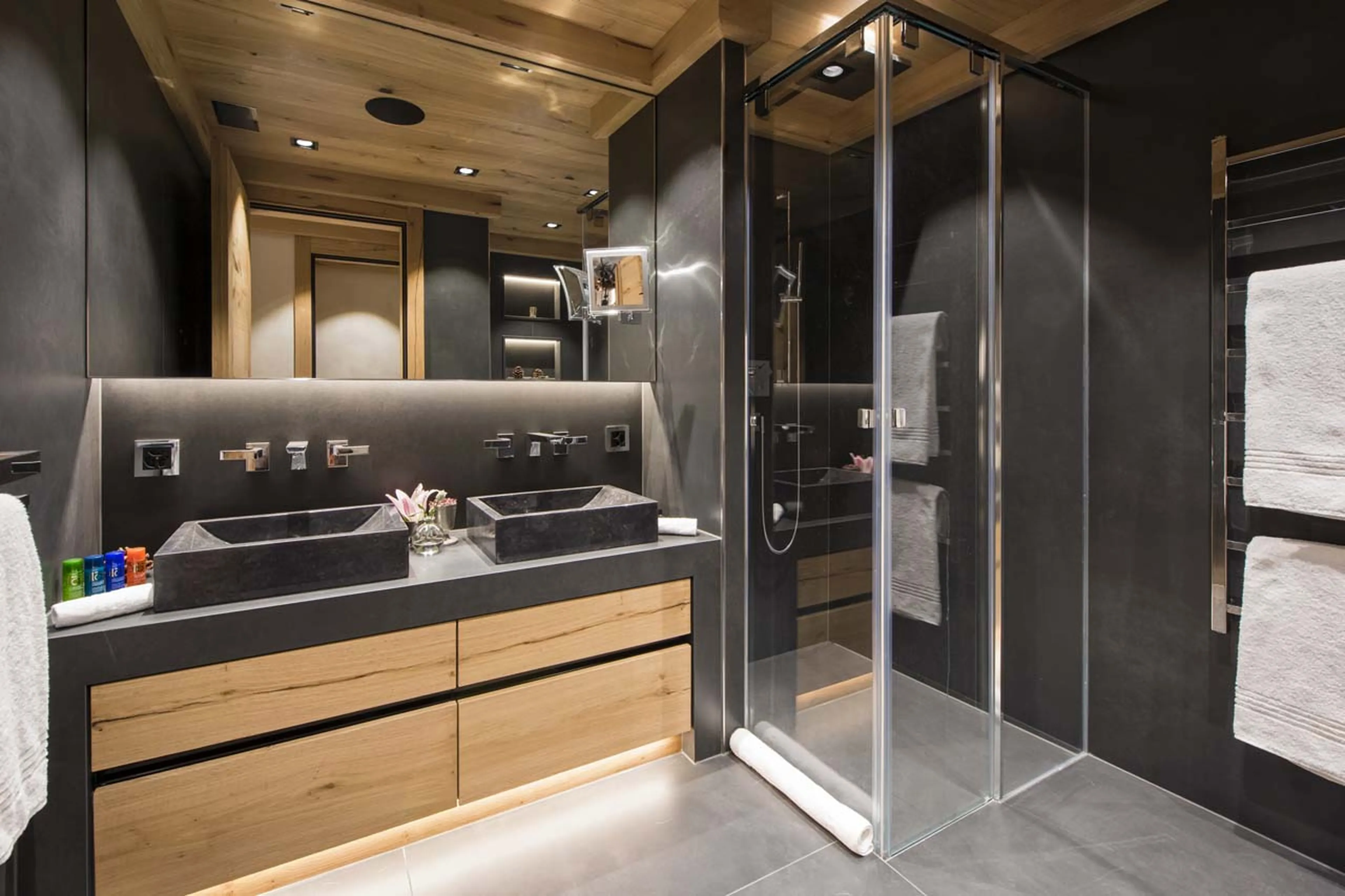 Bunk bathroom in Chalet Aconcagua in Zermatt