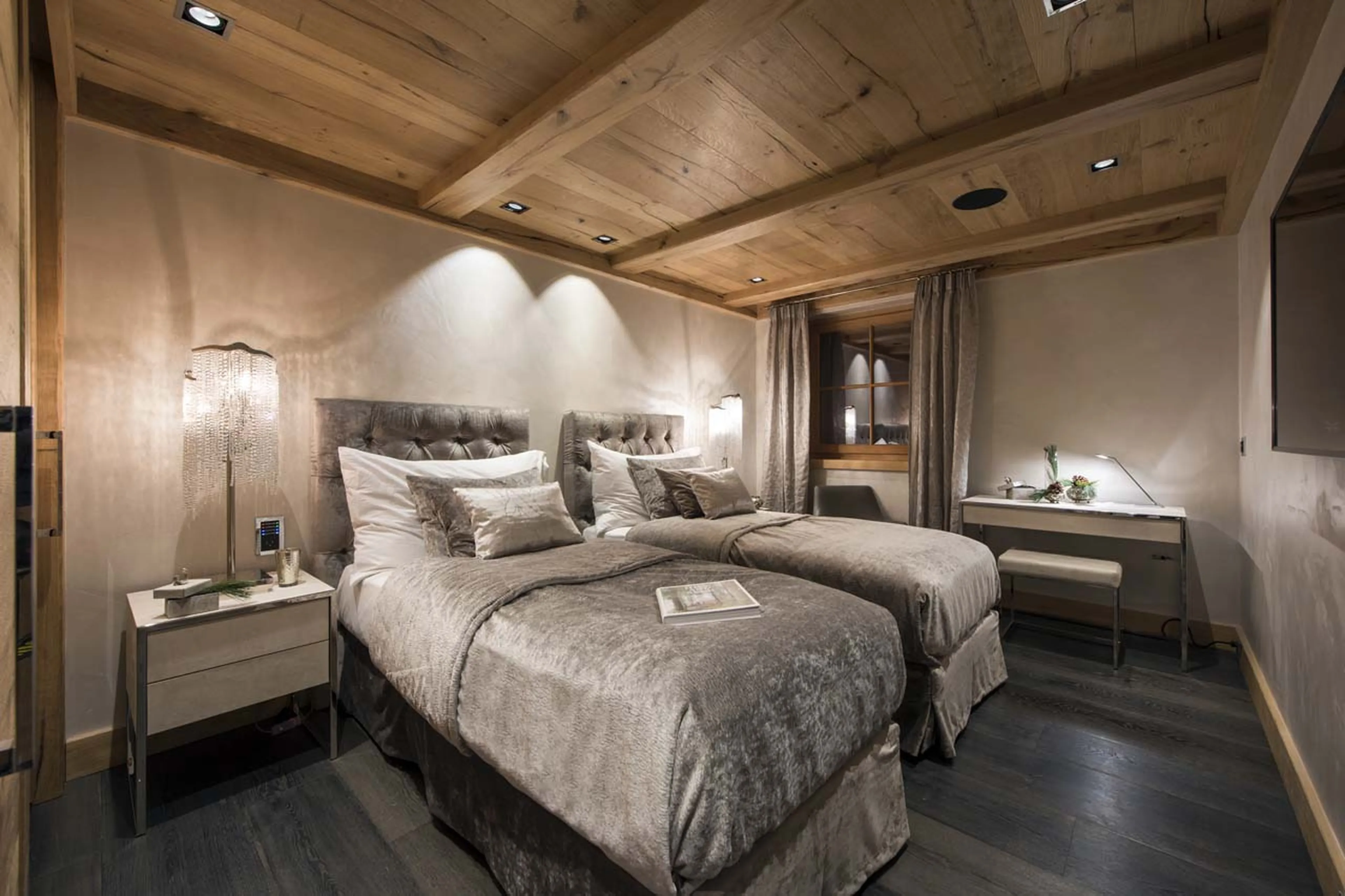 Twin/double bedroom in Chalet Aconcagua in Zermatt