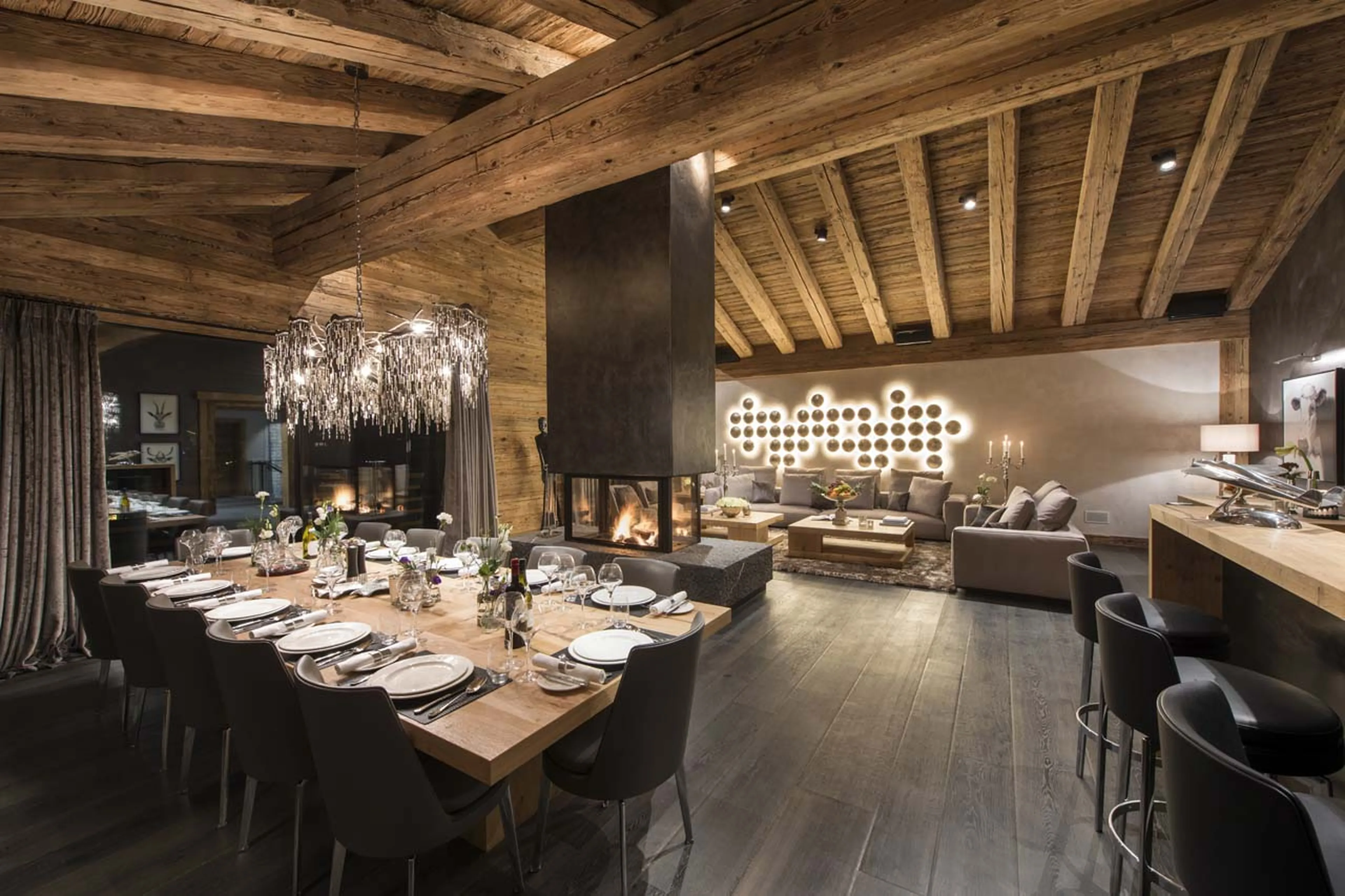 Open plan dining area in Chalet Aconcagua in Zermatt