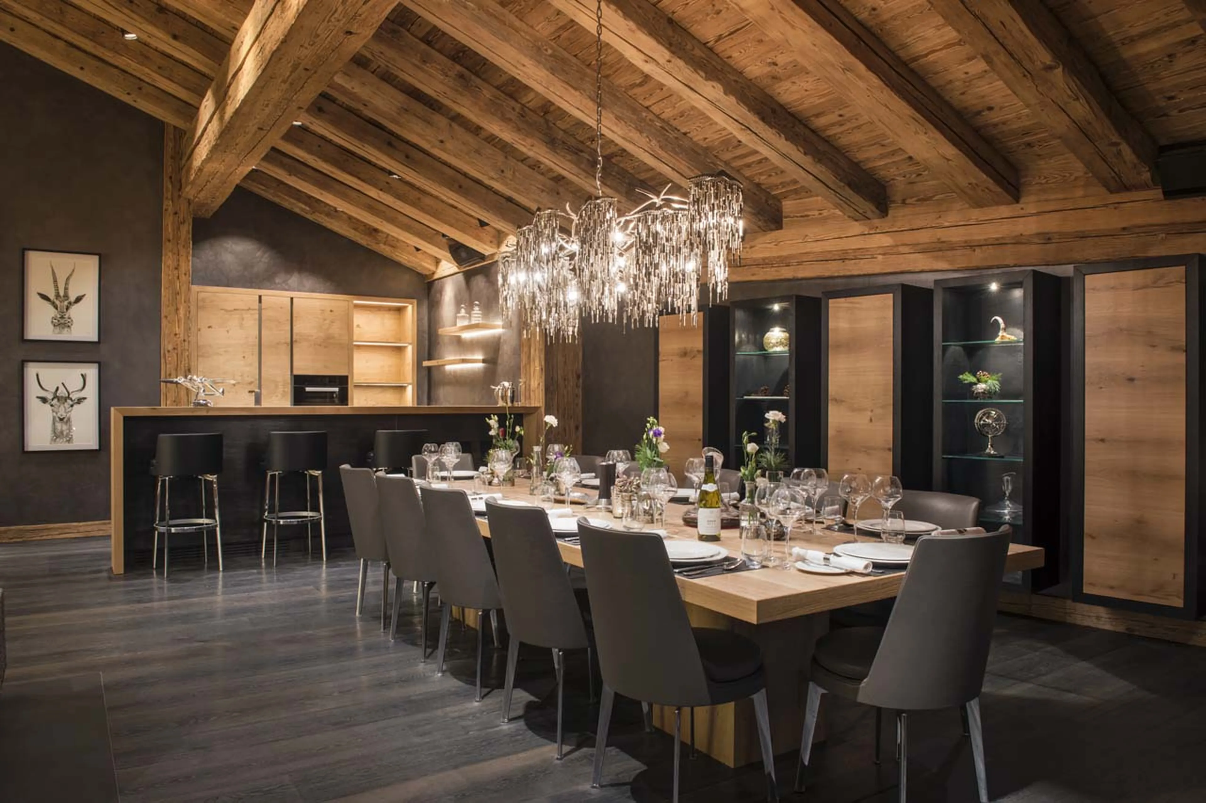 Dining area and kitchen in Chalet Aconcagua in Zermatt