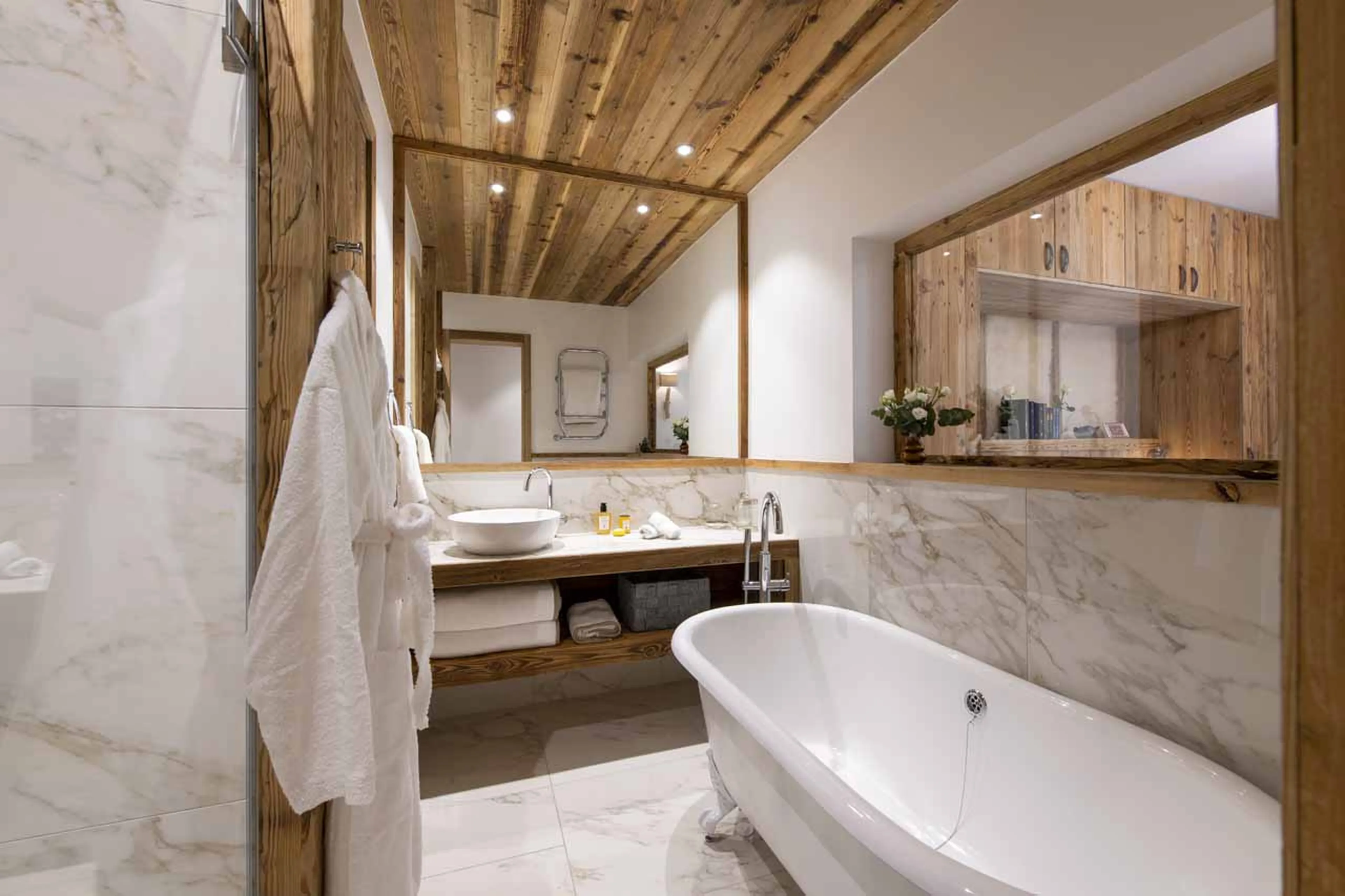 En-suite bathroom at Chalet Akaroa in Val d'Isere