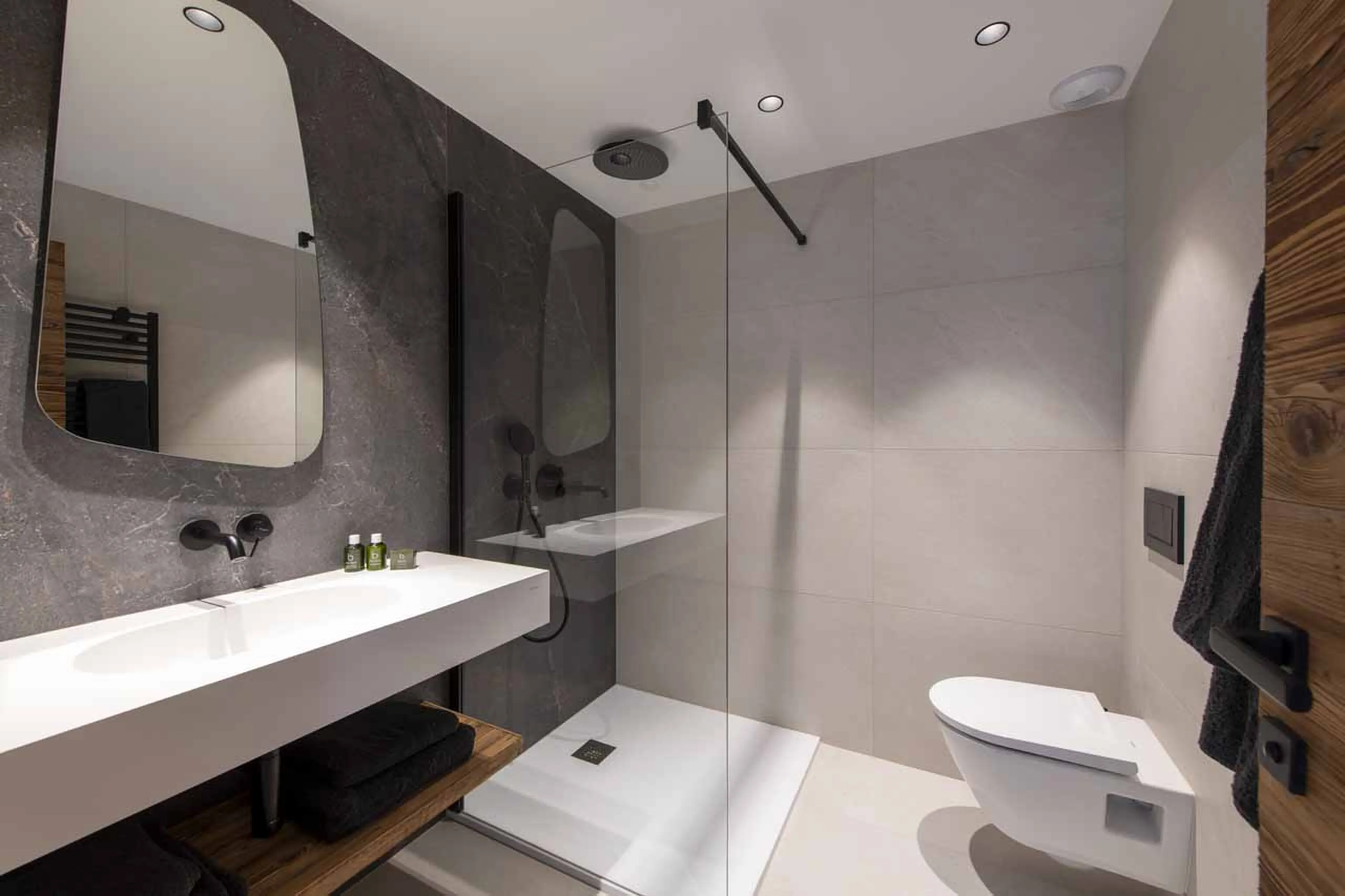 Bedroom 2 en-suite at Chalet Alena in Les Gets