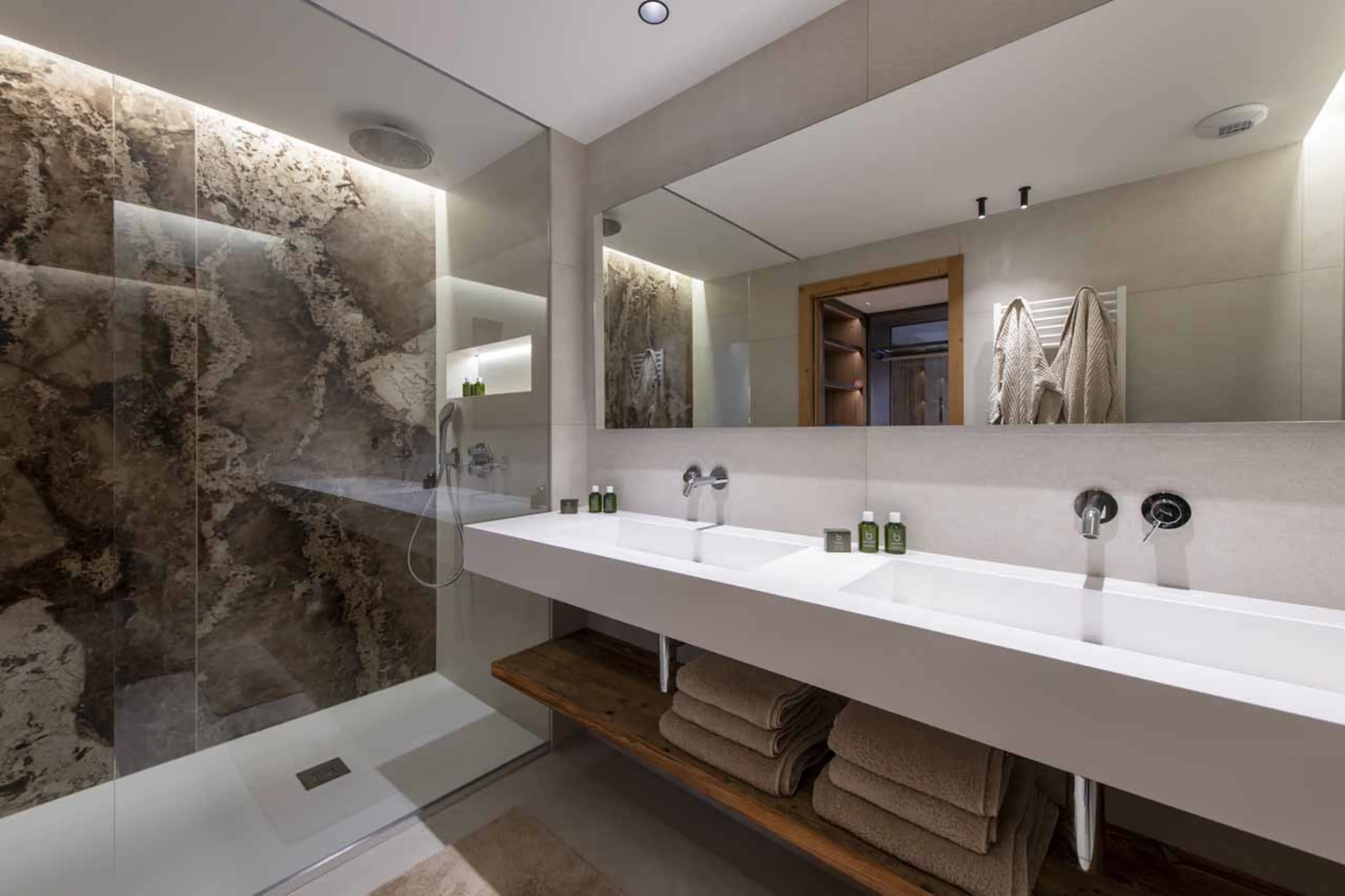 Bedroom 4 en-suite at Chalet Alena in Les Gets