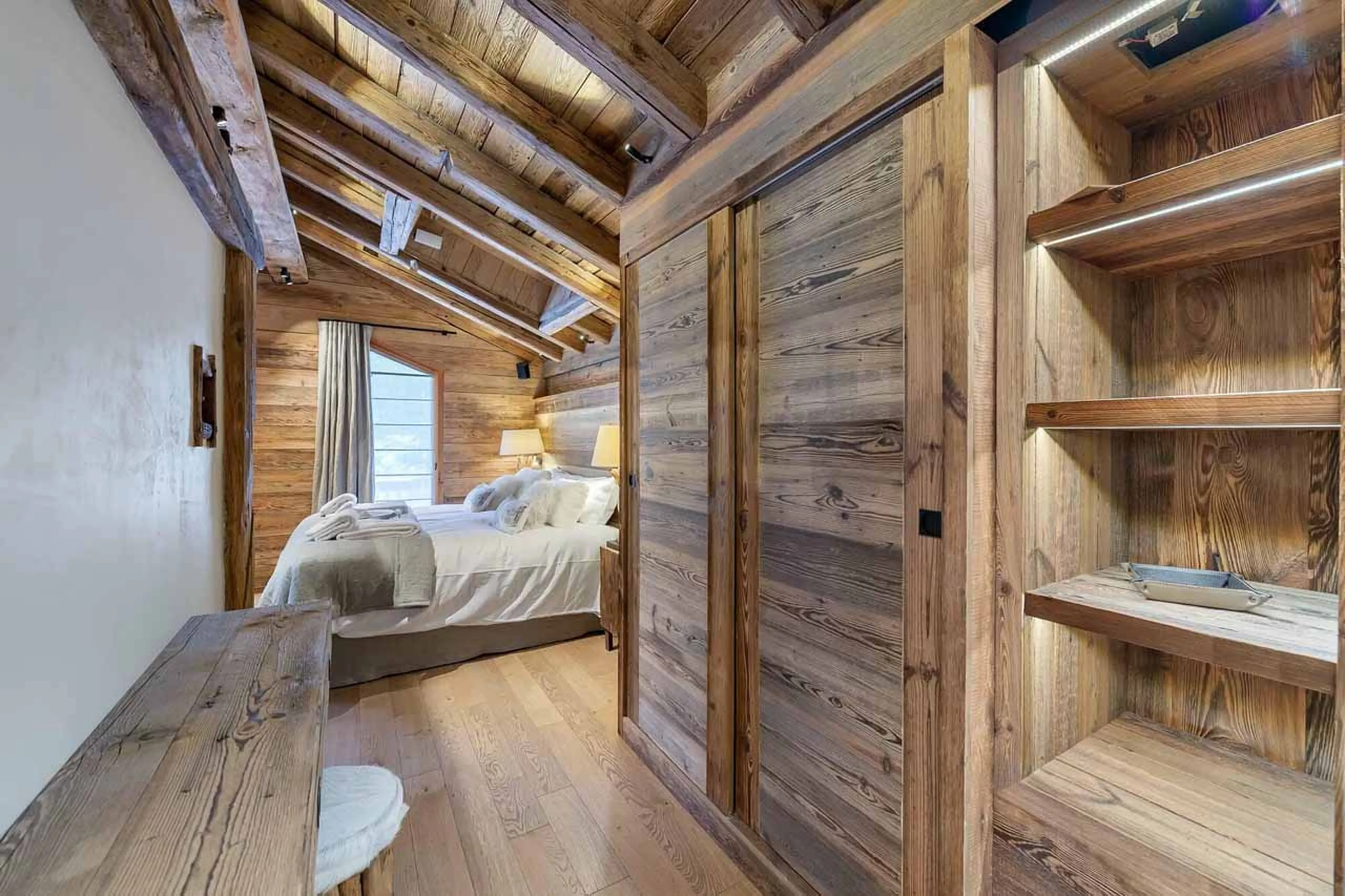 Dressing area in bedroom at Chalet Aloha in St Martin de Belleville
