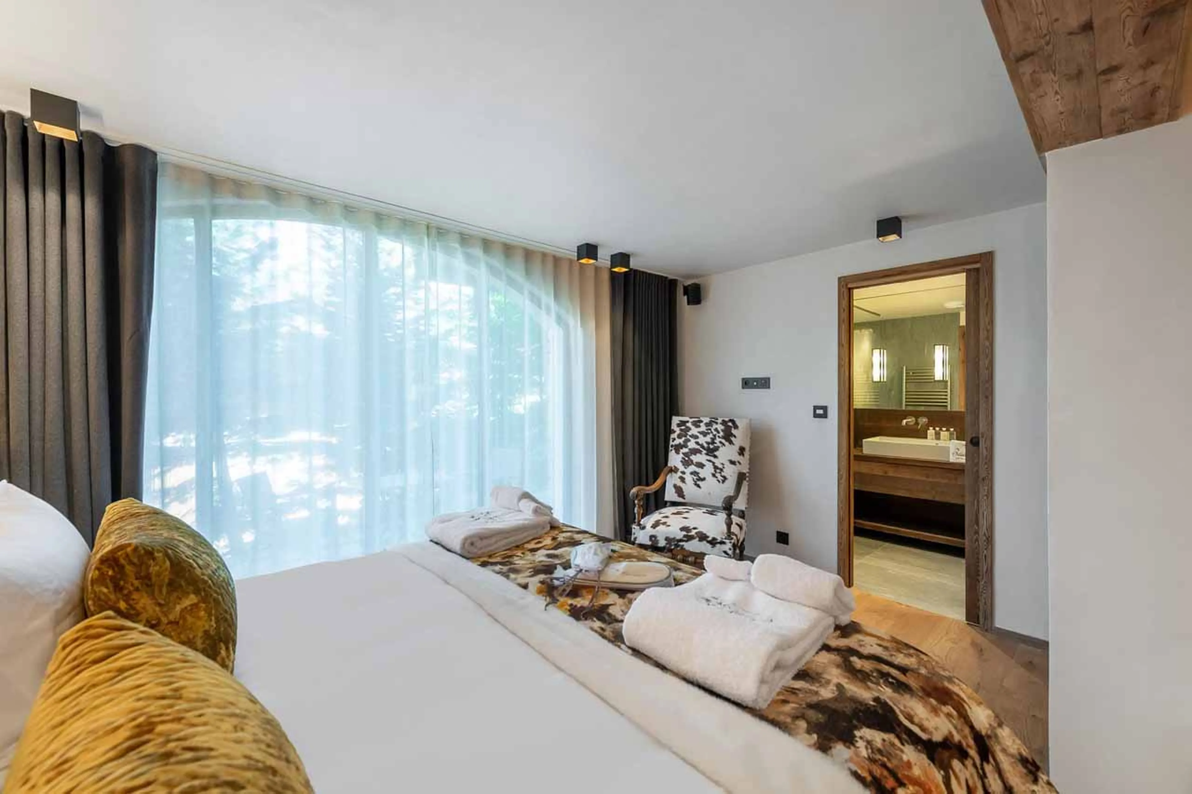 Bedroom three en-suite at Chalet Aloha in St Martin de Belleville